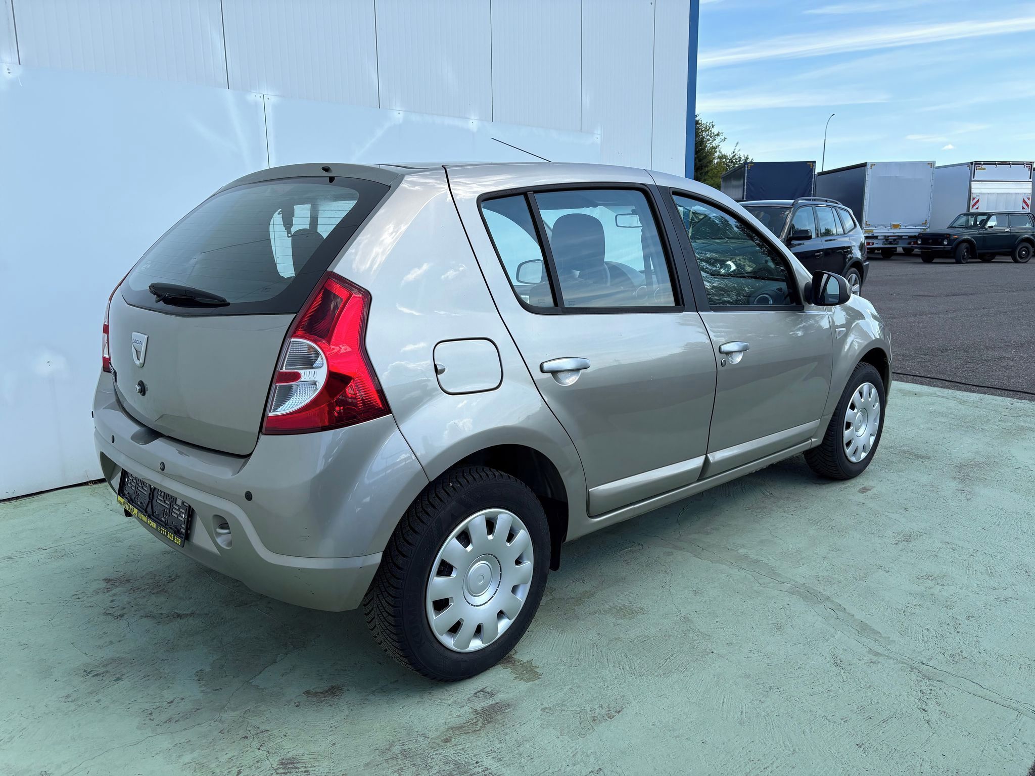 Dacia Sandero, 1.6i, 64kW, Klima, Senzory - fotka 2