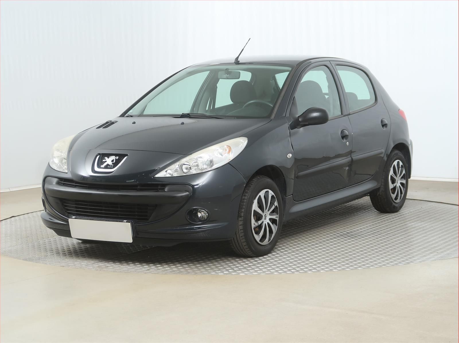 Peugeot 206, 1.1 i, po STK, Tažné - fotka 2