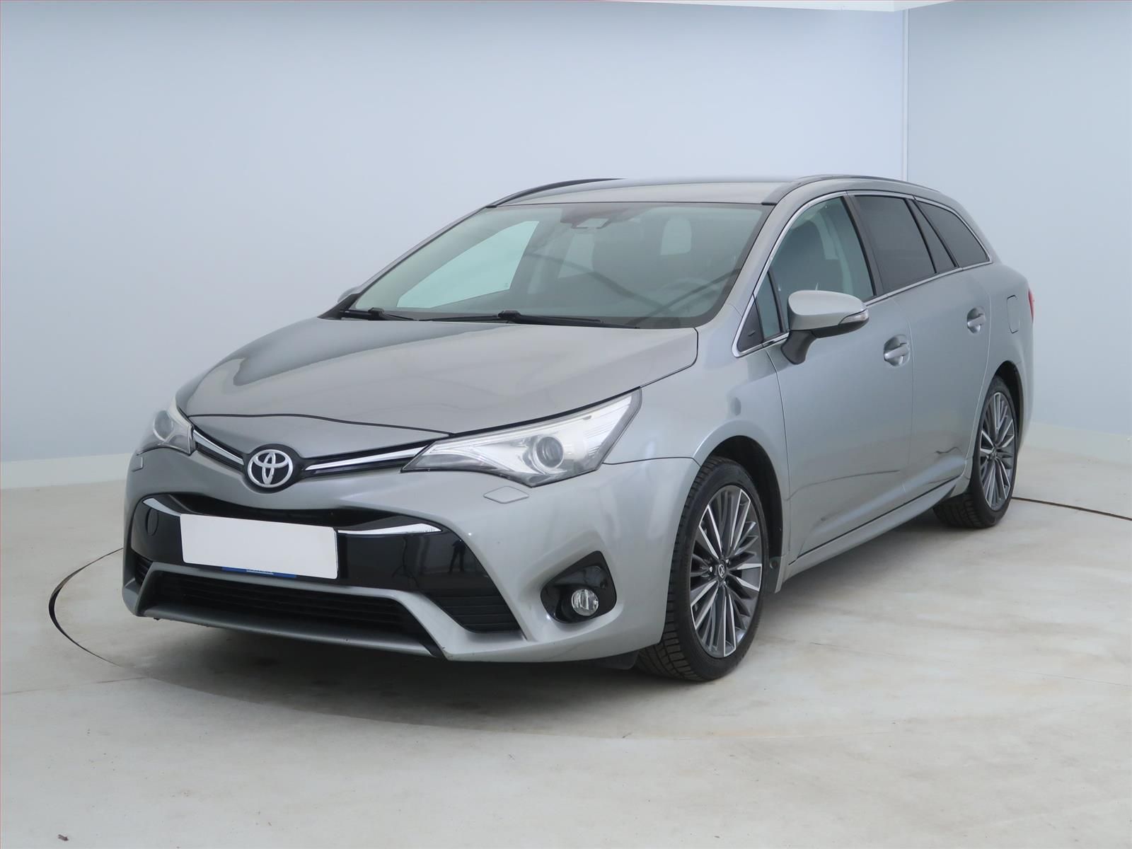 Toyota Avensis, 1.8 Valvematic, Kůže - fotka 2