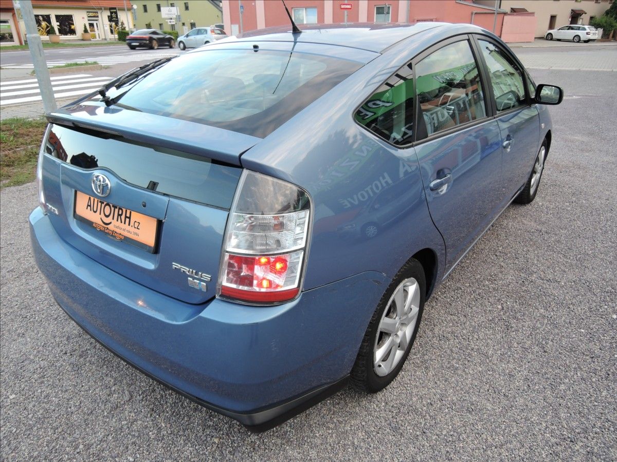 Toyota Prius, 1,5 VVT-i THSII 1.maj. Servis - fotka 6