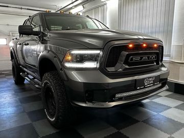 5,7L V 8 HEMI / OFFROAD PAKET