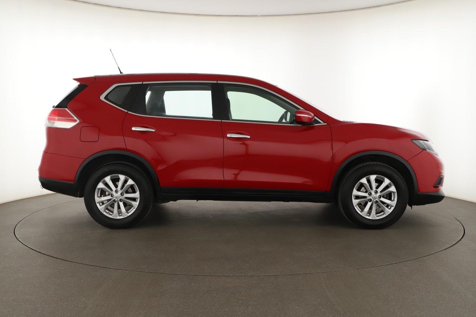 Nissan X-Trail, 1.6 DIG-T, ČR,1.maj - fotka 6