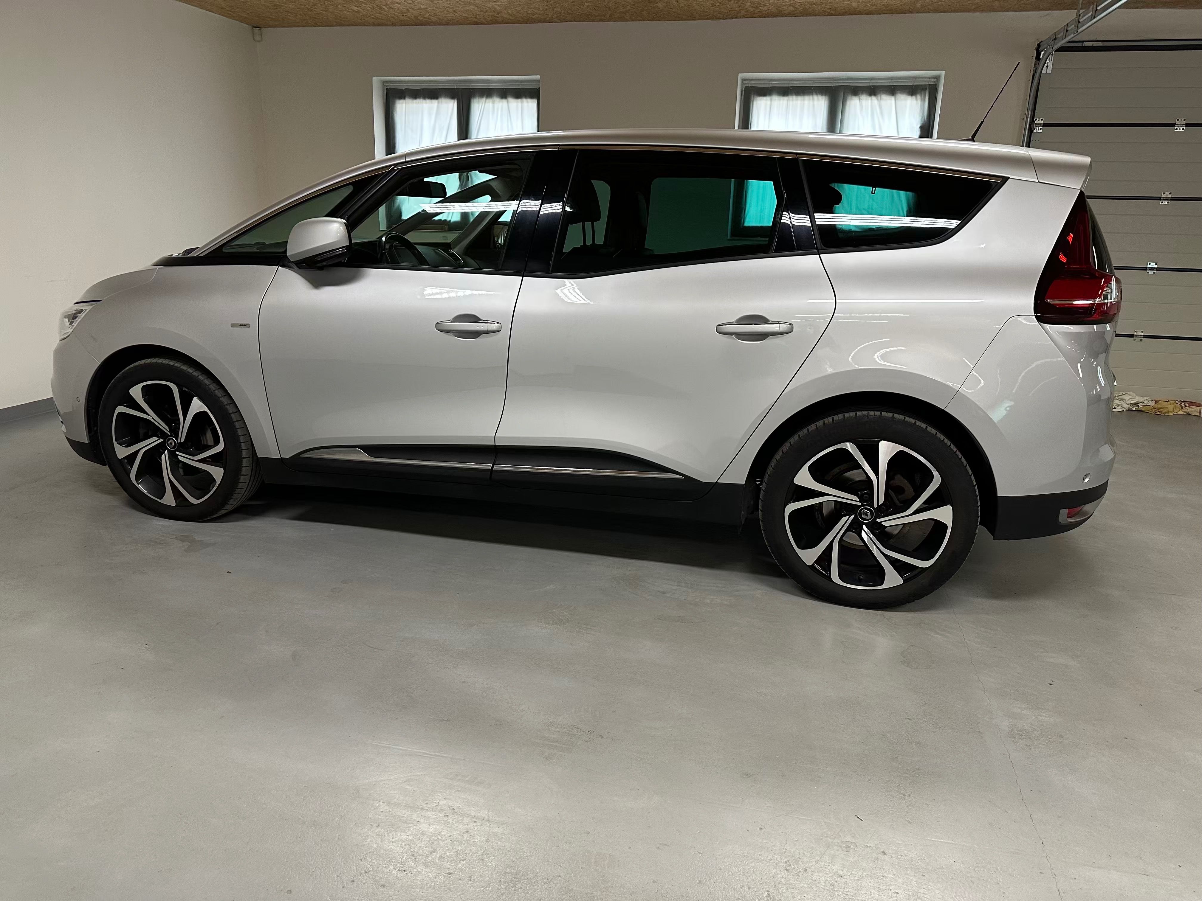Renault Grand Scénic - fotka 5
