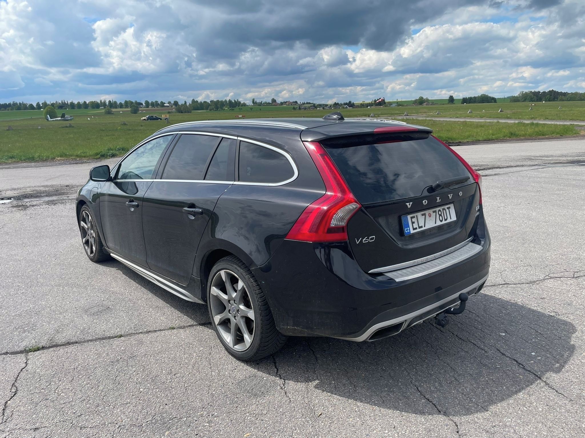 Volvo V60, D6 AWD PHEV - fotka 4