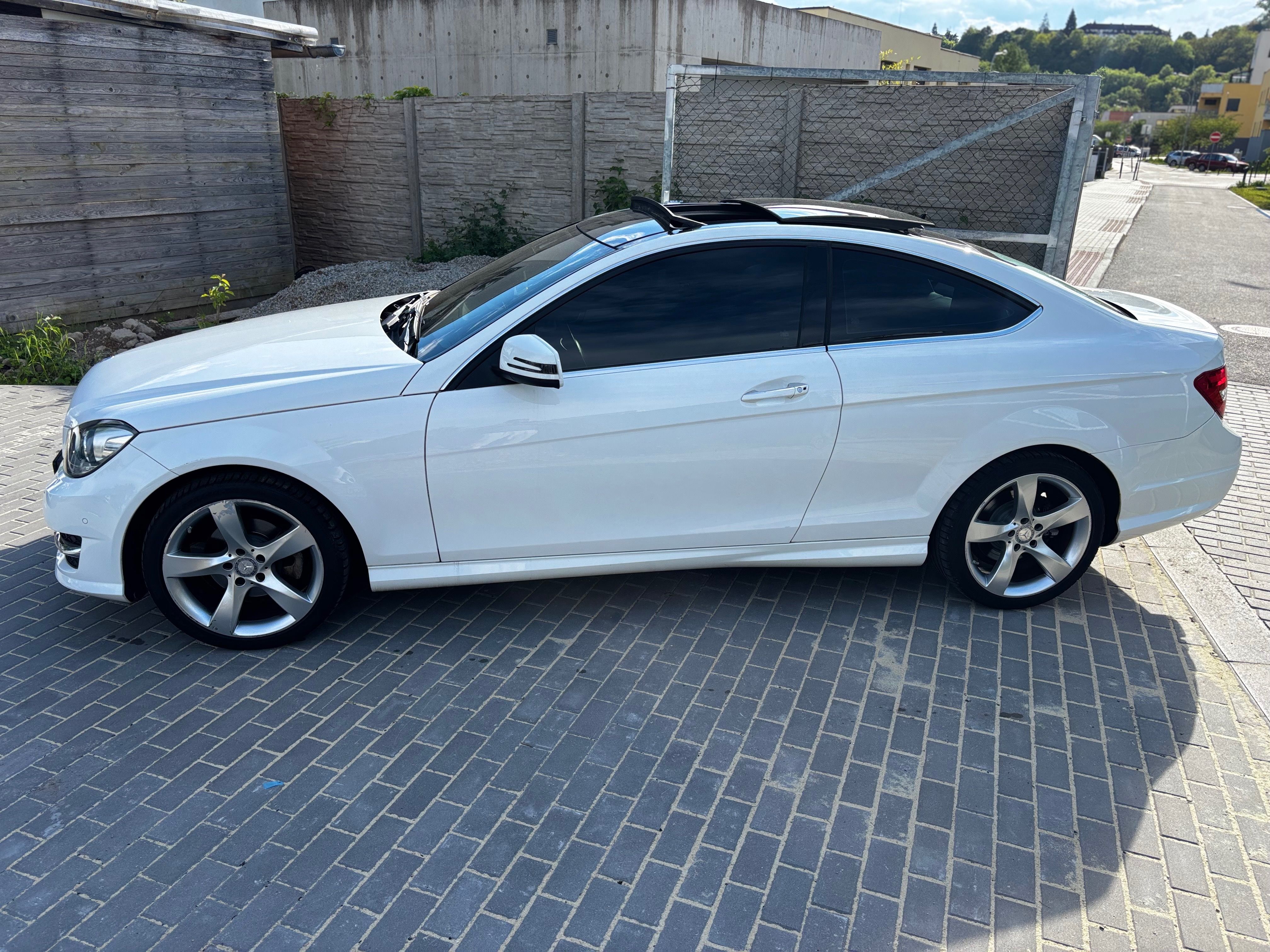 Mercedes-Benz Třídy C, C220 CDI 125KW, AMG,Coupe, DPH - fotka 3