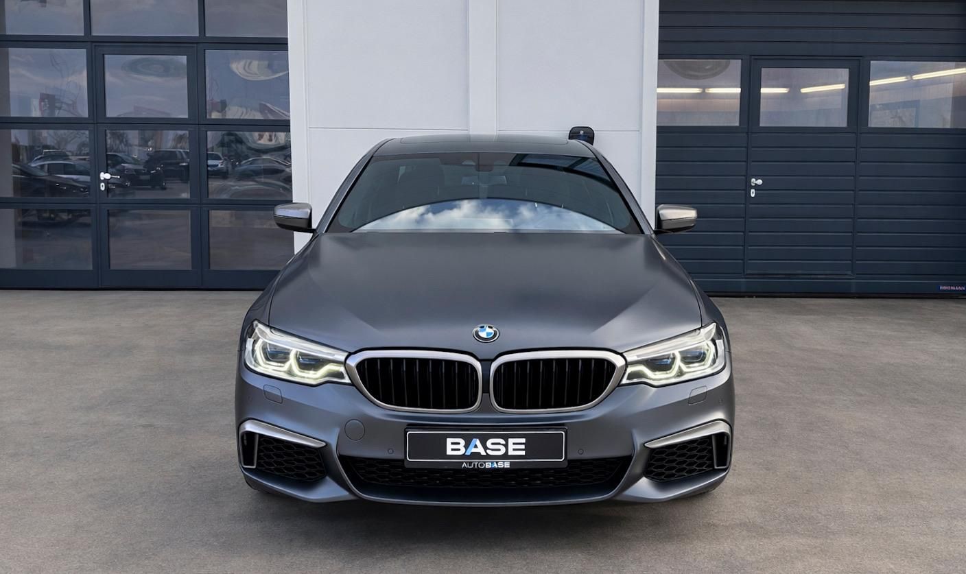 BMW Řada 5, M550i xDrive - fotka 2