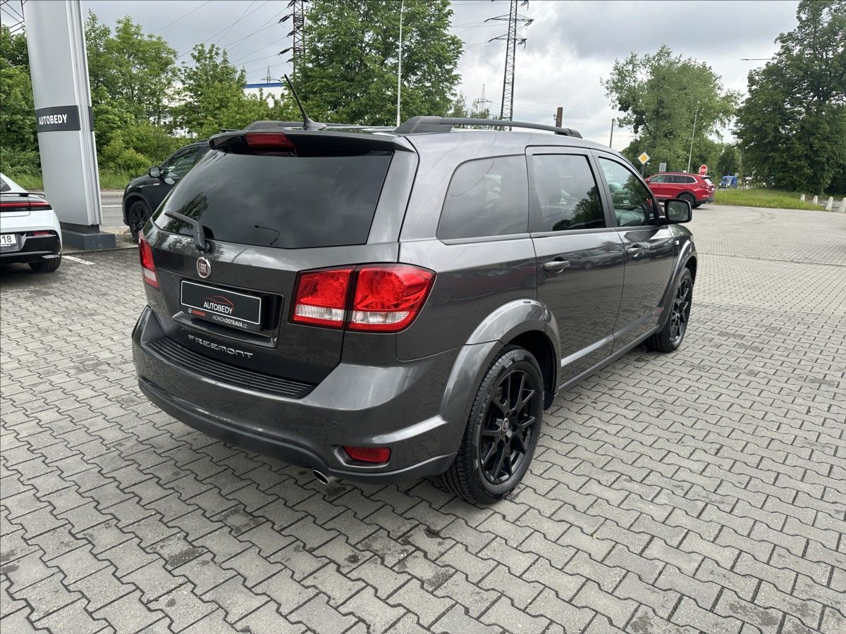 Fiat Freemont, 3,6i V6 Black Code, AT, ČR!!! - fotka 3