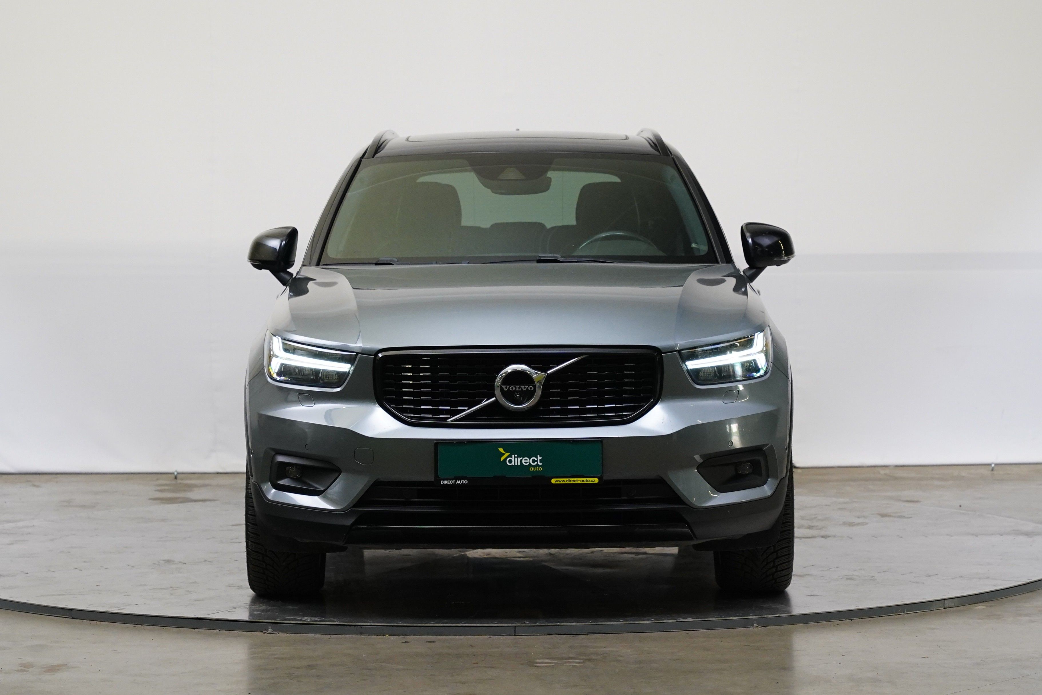 Volvo XC40, 2.0 D 140 kW  R-design AWD - fotka 4