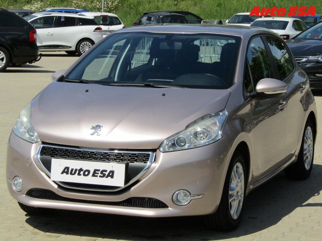 Peugeot 208, 1.2i,ČR - fotka 3