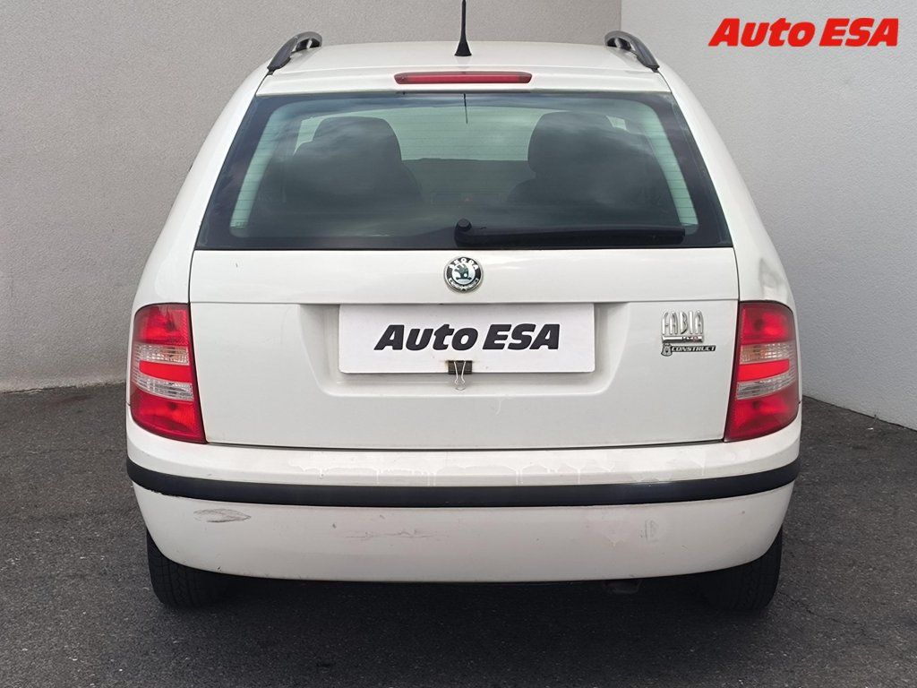 Škoda Fabia, 1.2 12V,ČR - fotka 5