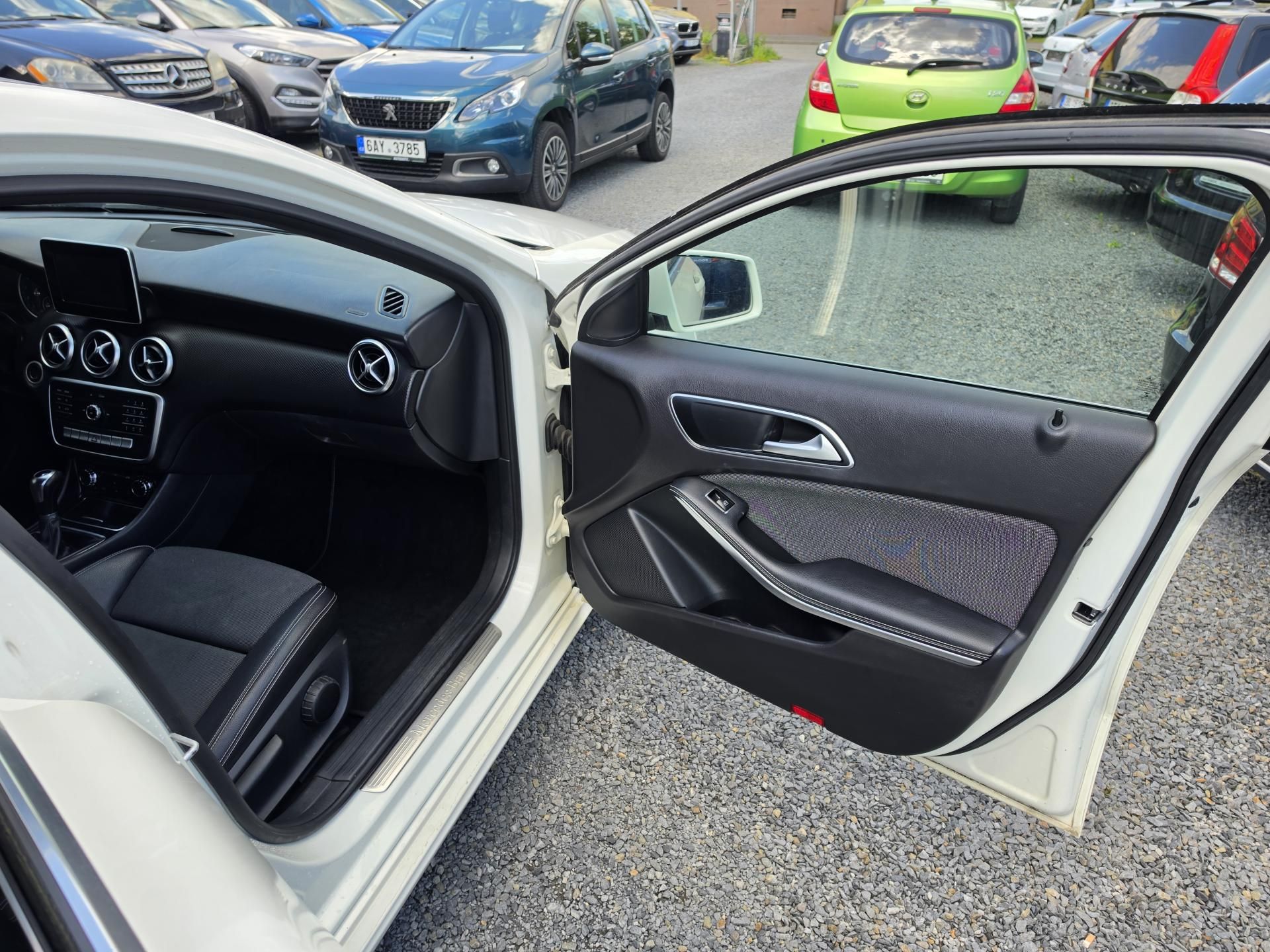 Mercedes-Benz Třídy A, 160i - fotka 6