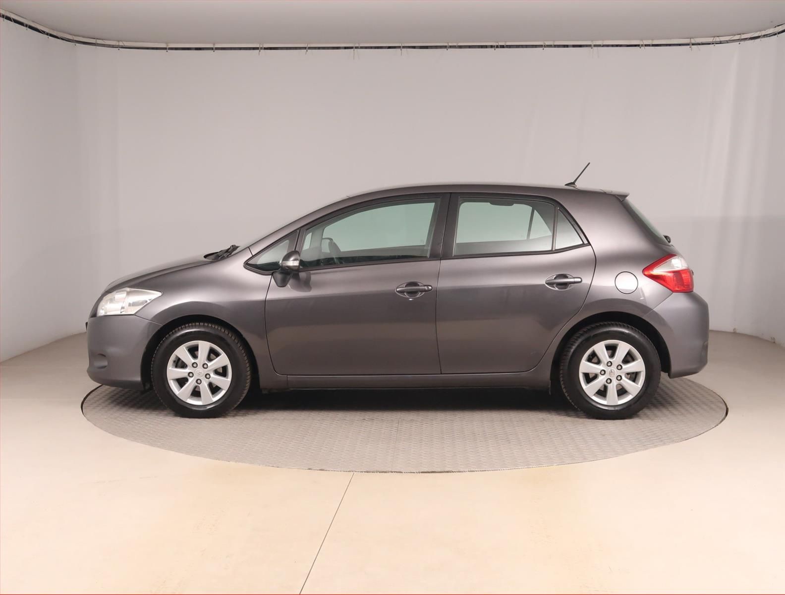 Toyota Auris, 1.3 Dual VVT-i, Serv.kniha - fotka 3