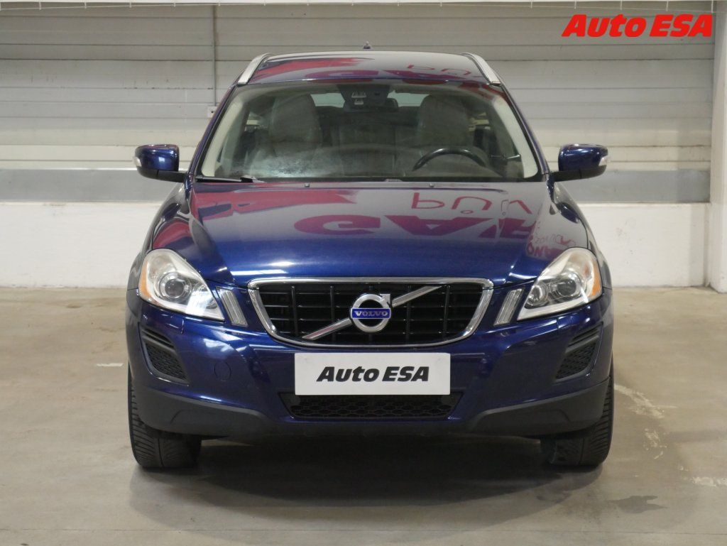 Volvo XC60, 2.4d 4x4,ČR,Xenon,kůže - fotka 2