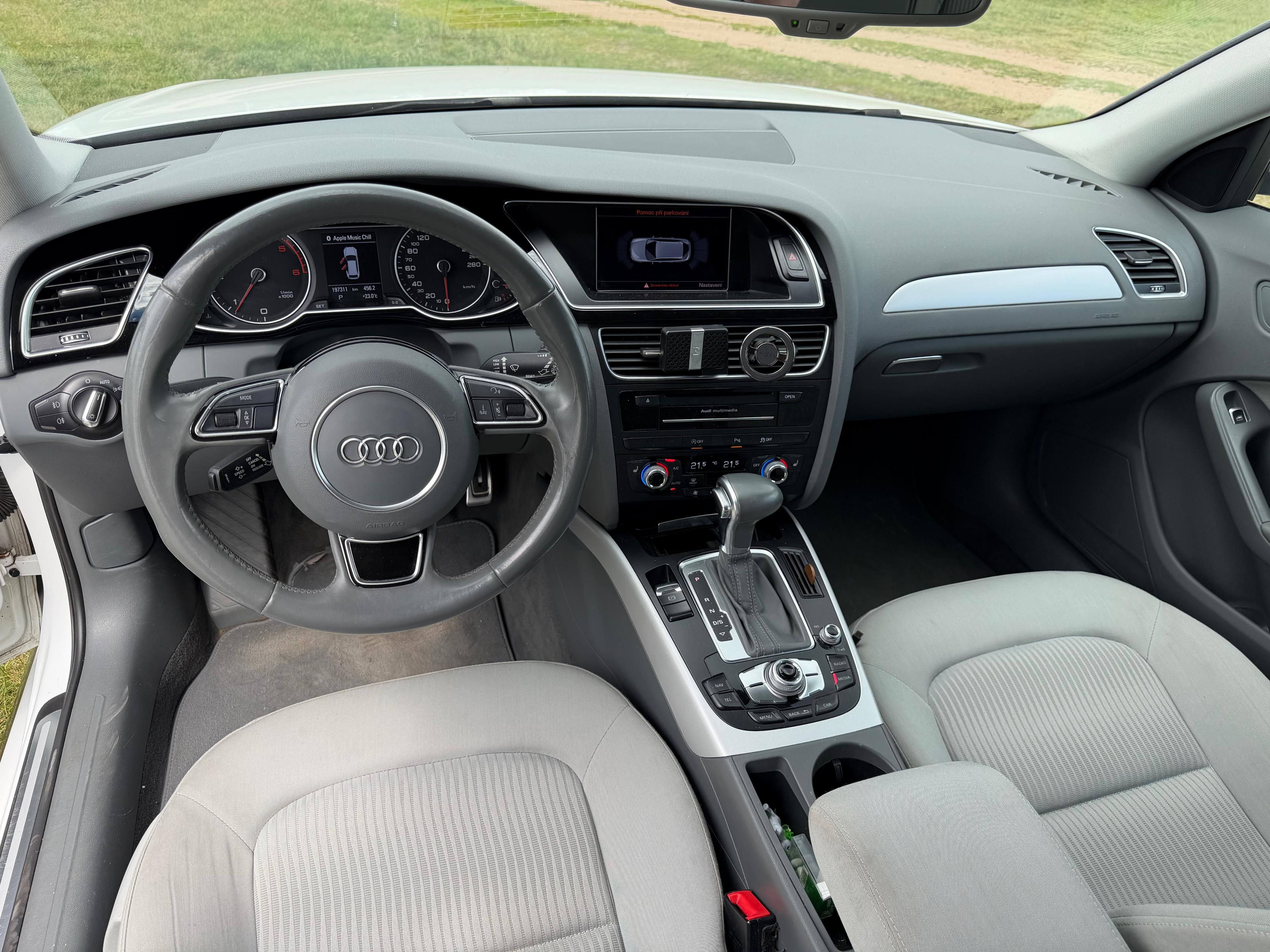 Audi A4 Avant, Audi A4 Avant S - Line - fotka 6