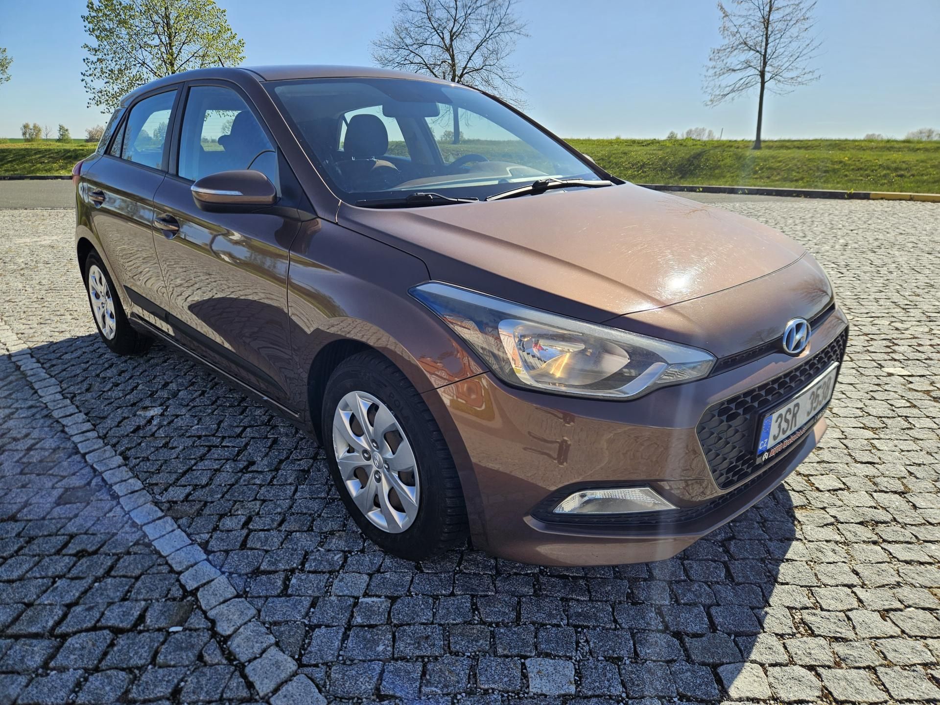 Hyundai i20, HEZKÝ STAV, SPLÁTKY - fotka 4