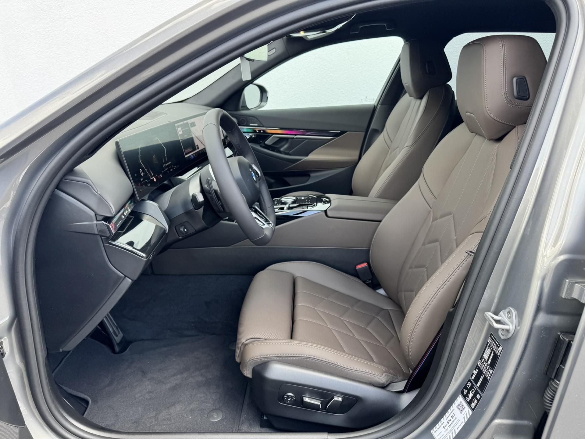 BMW Řada 5, 540d  xDrive Touring - fotka 6