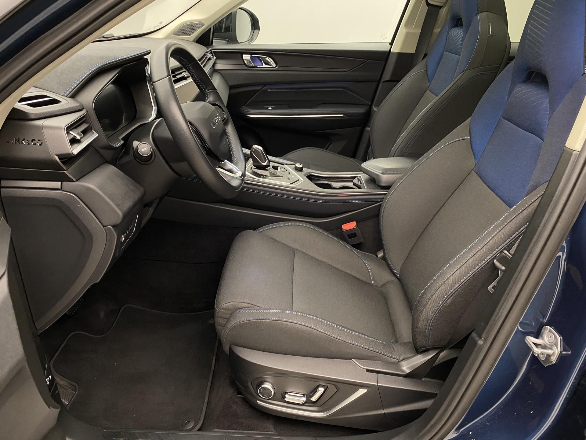 Lynk & Co 01, PHEV DCT AUT 1.maj. - fotka 3