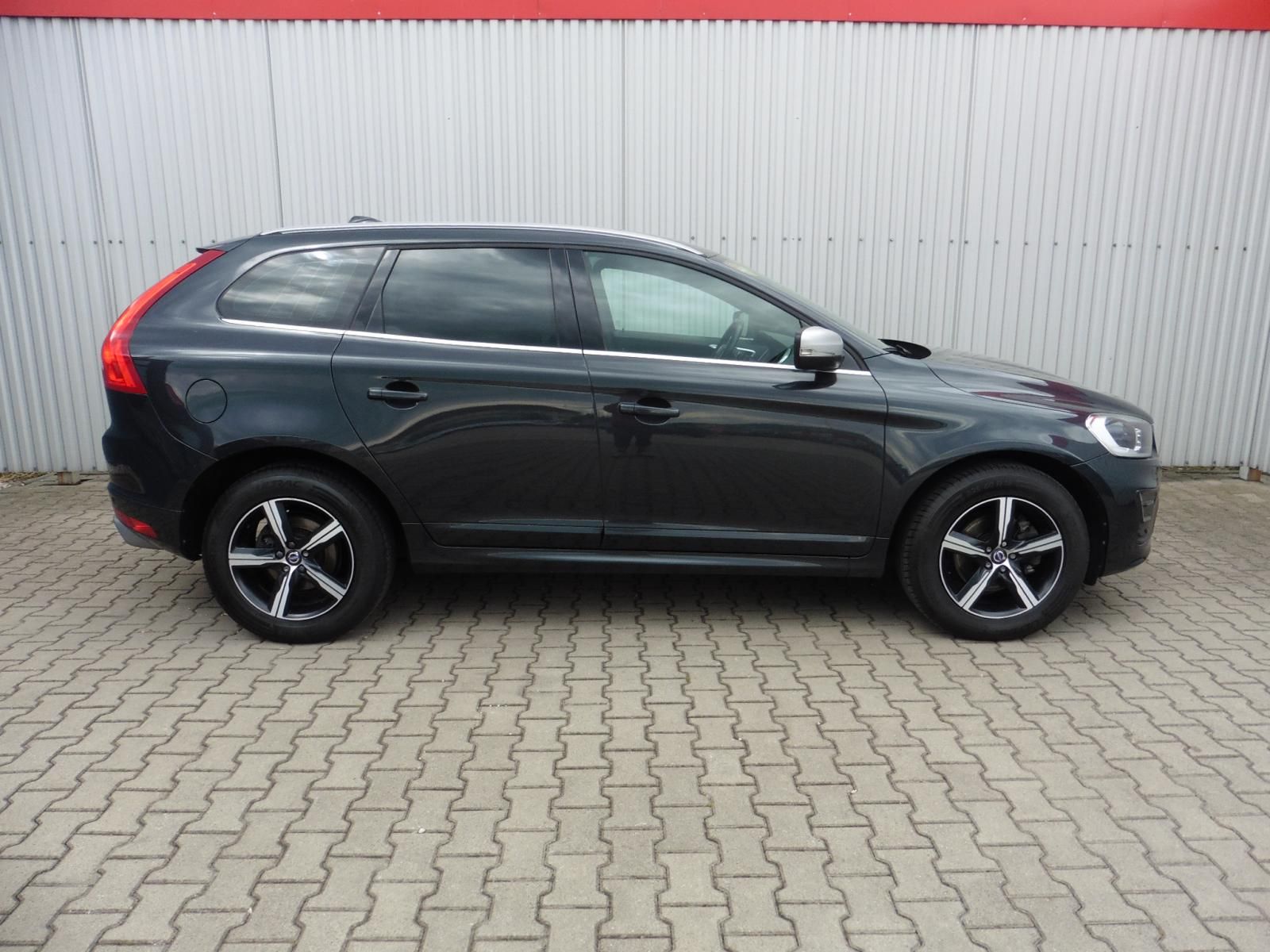 Volvo XC60, 2.4 D5 R-Design AWD A/T Navi - fotka 5