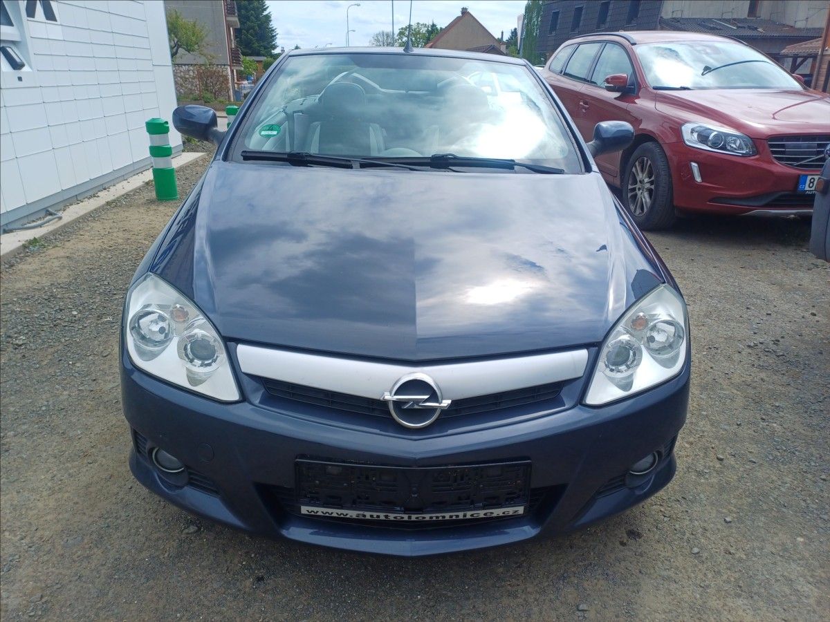Opel Tigra, 1,8 92 kW Roadster - fotka 2