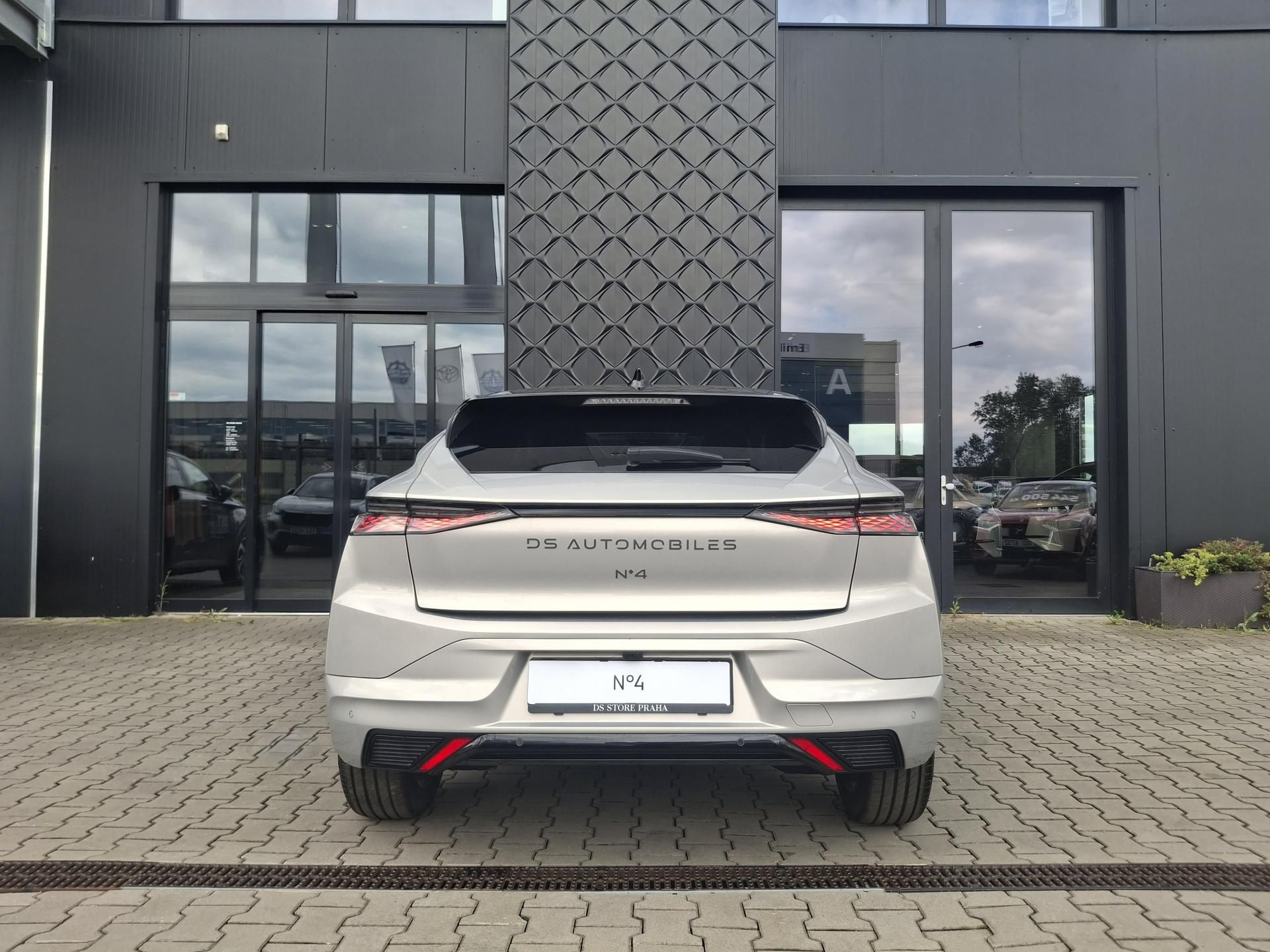 DS 4, N°4 ETOILE HYBRID 145 - fotka 3
