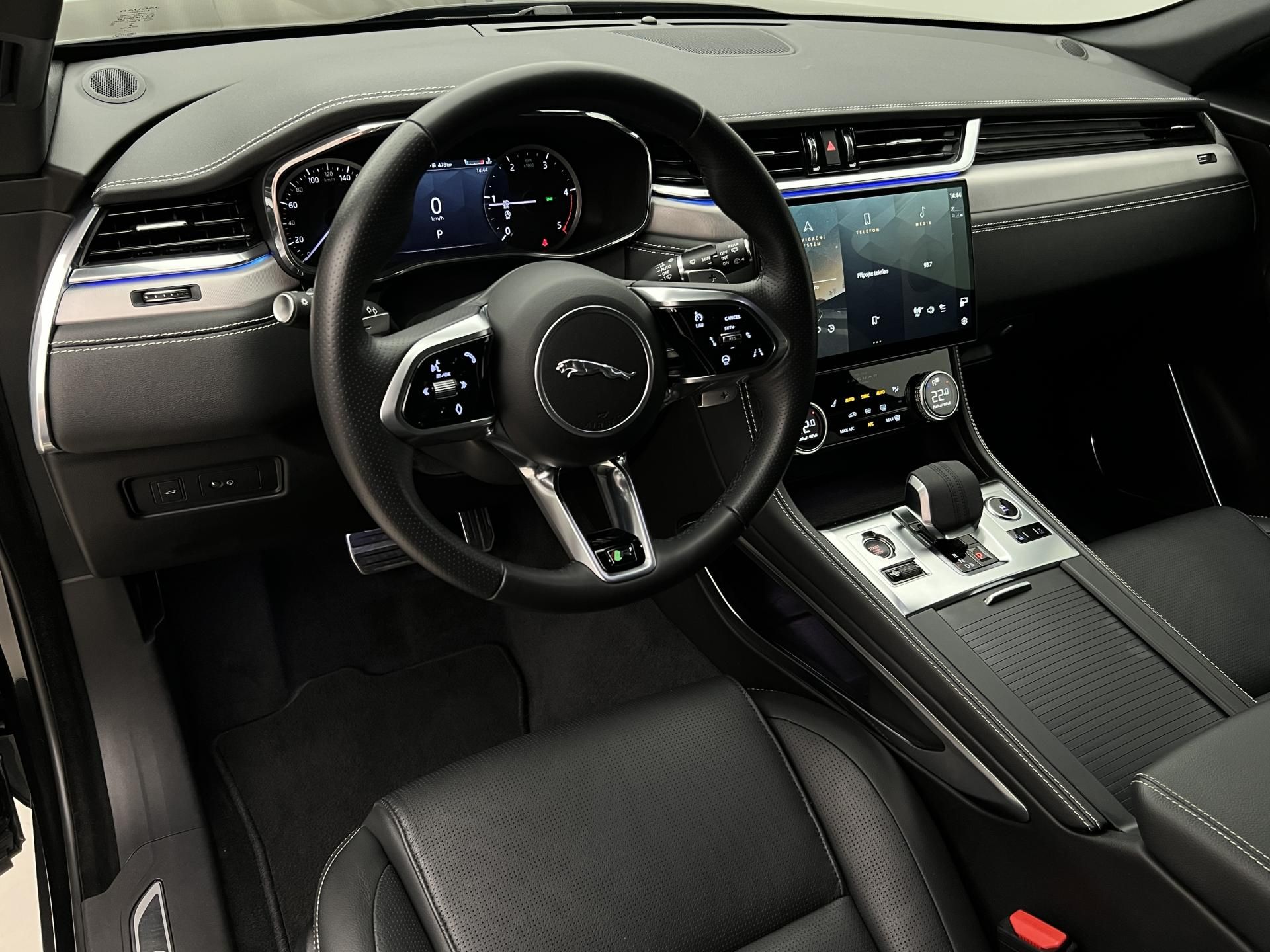 Jaguar F-Pace, D200 R-DYNAMIC SE AWD AUT - fotka 4