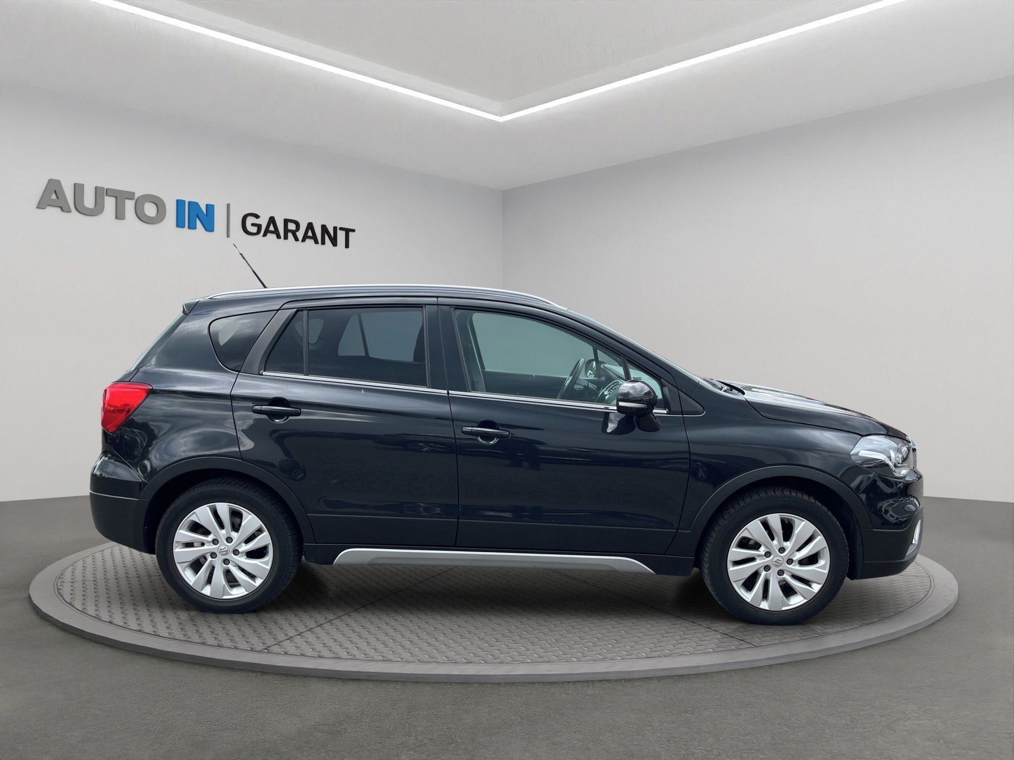 Suzuki SX4 S-Cross, 1.4 HEV 95kW 1MAJ Serv.kniha - fotka 4