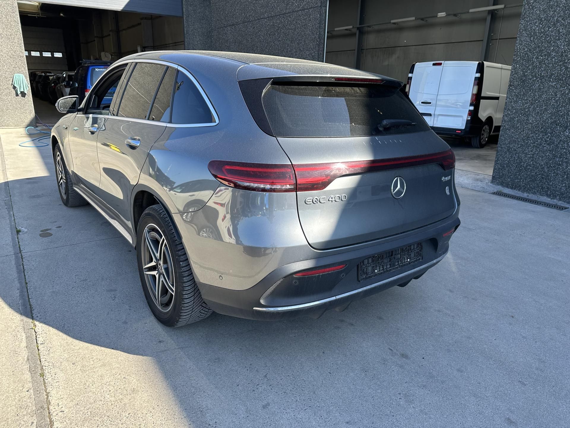 Mercedes-Benz EQC, 400 4Matic 85 kWh - fotka 5