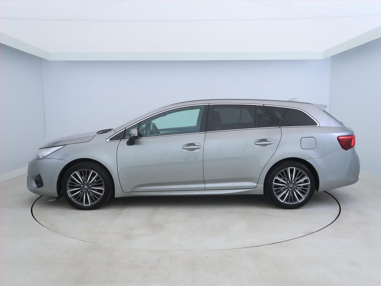 Toyota Avensis, 1.8 Valvematic, Kůže - fotka 3