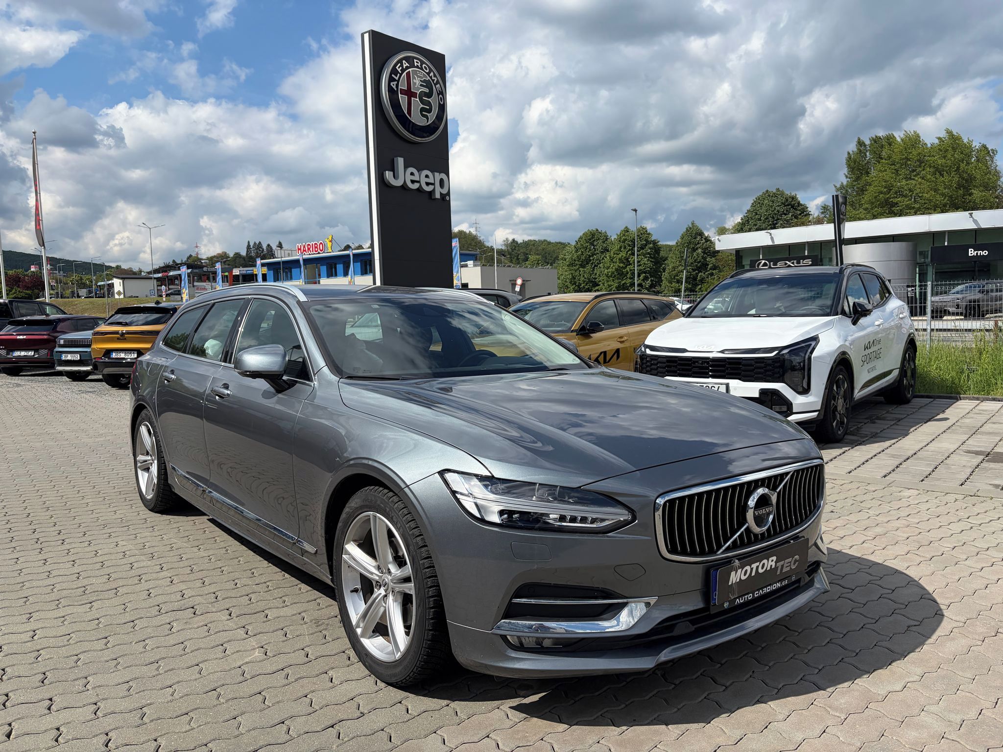 Volvo V90, 2.0 D4 INCRIPTION 140kW AT - fotka 2