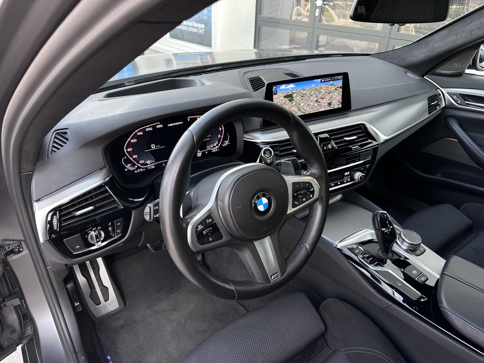 BMW Řada 5, M550i xDrive - fotka 6