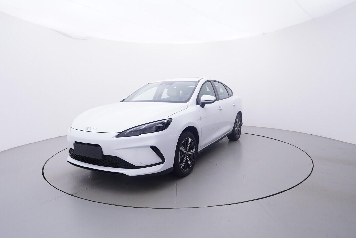 BYD Seal 5 DM-i, Design plug-in hybrid 16 kW