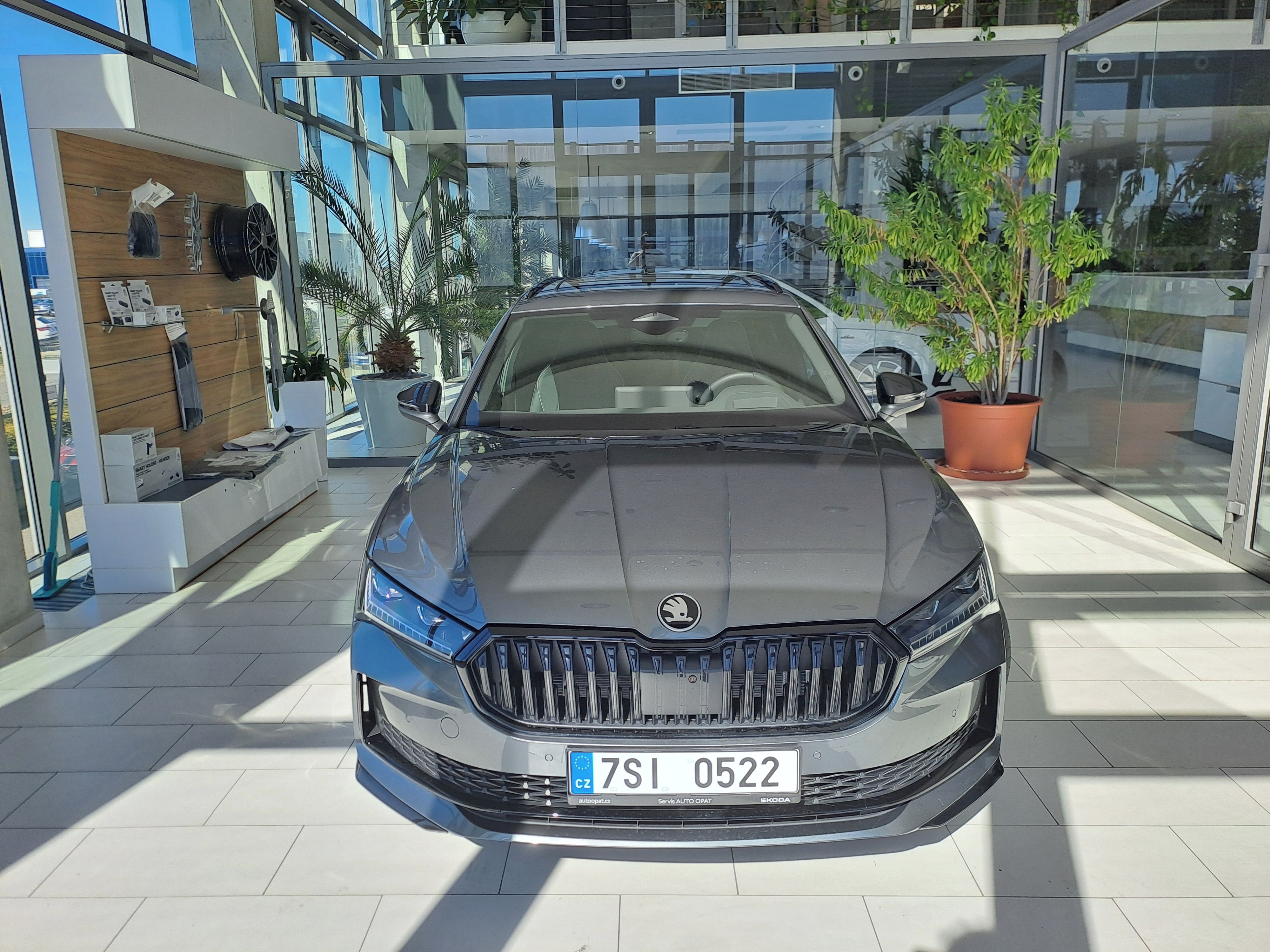 Škoda Superb, 2,0 TDI 142 kW 4x4 Sportline - fotka 2