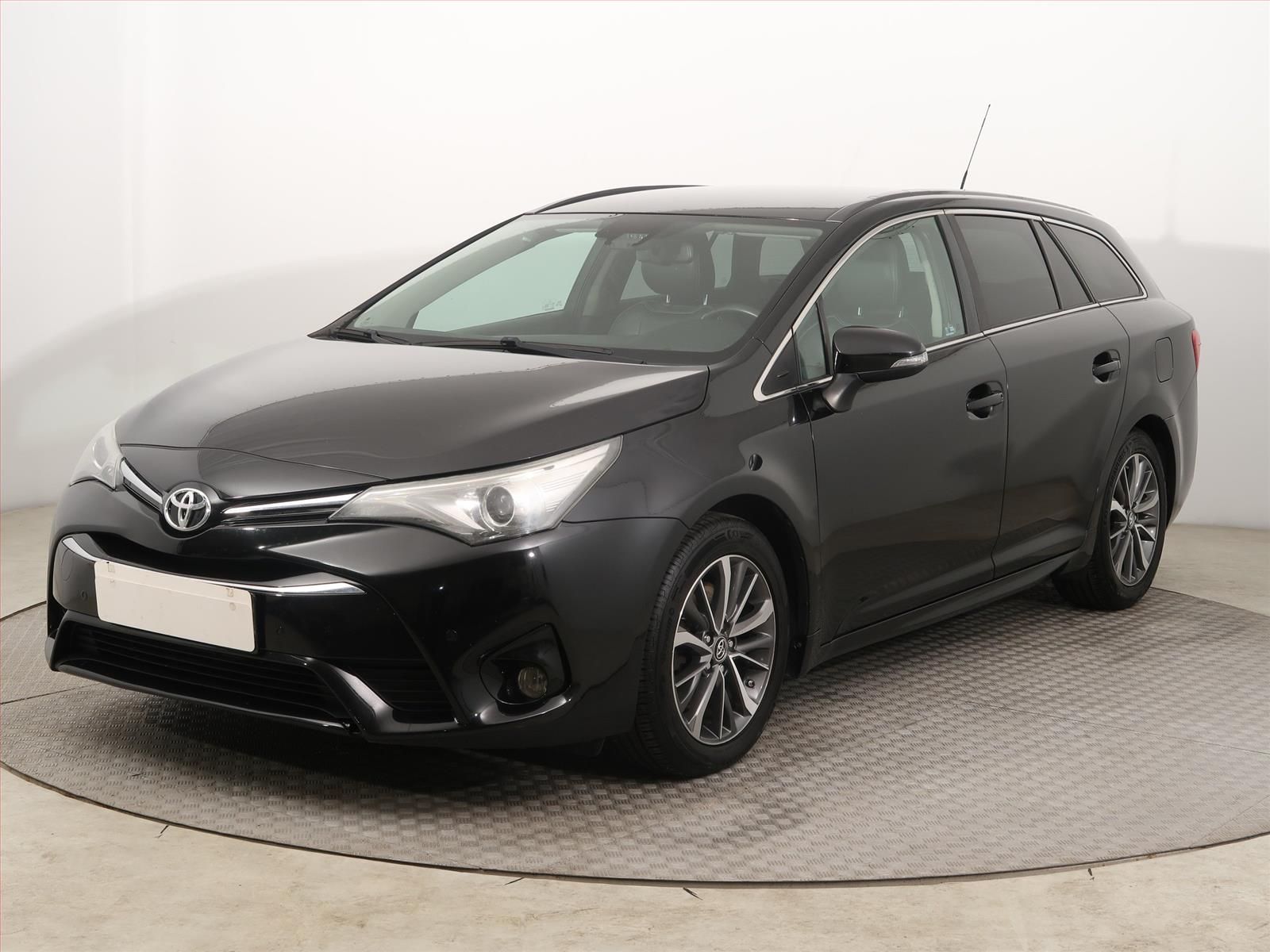 Toyota Avensis, 2.0 D-4D, Serv.kniha, Navi - fotka 2
