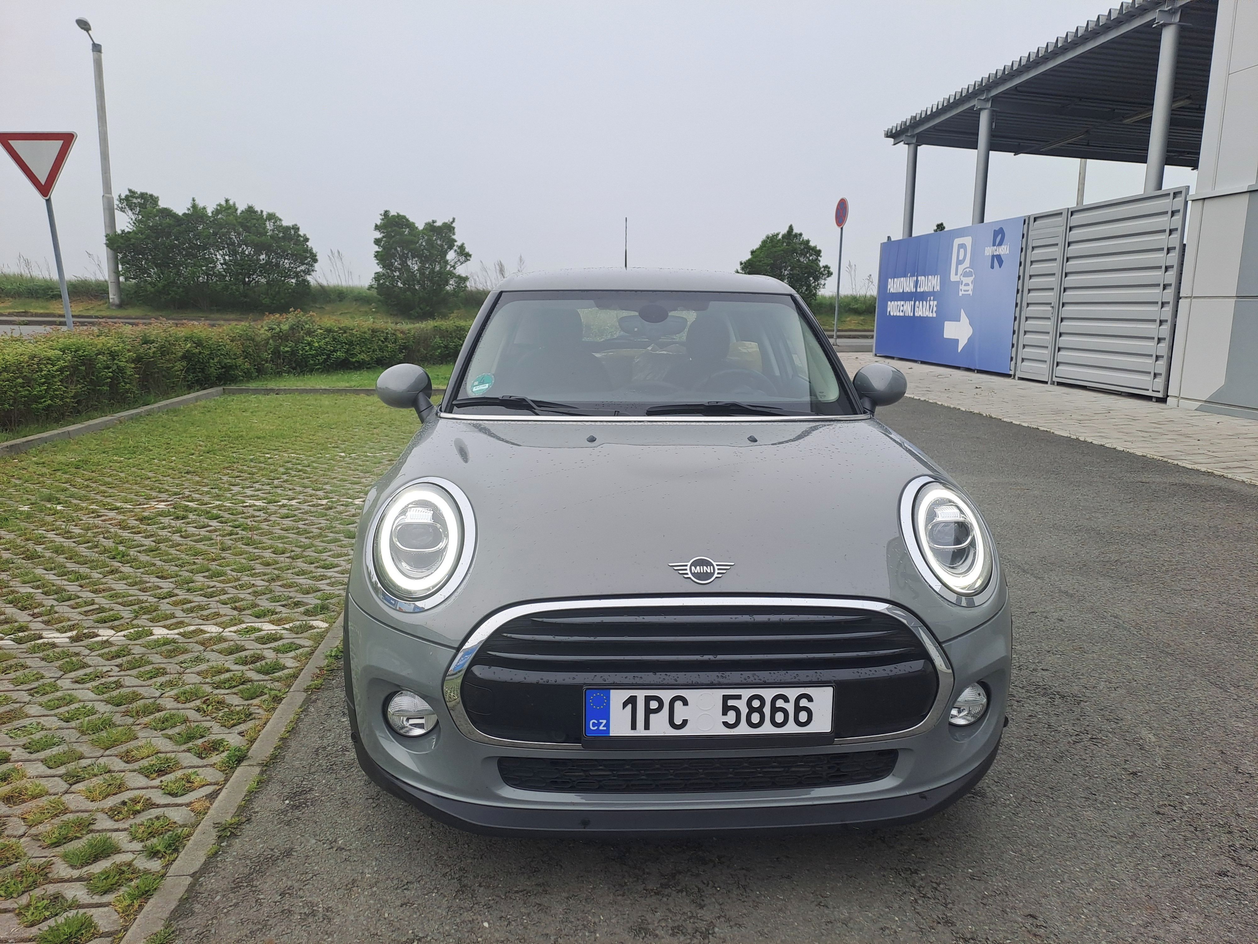 Mini Cooper, 1.5i VELMI PĚKNÉ,POUZE 38444KM - fotka 2