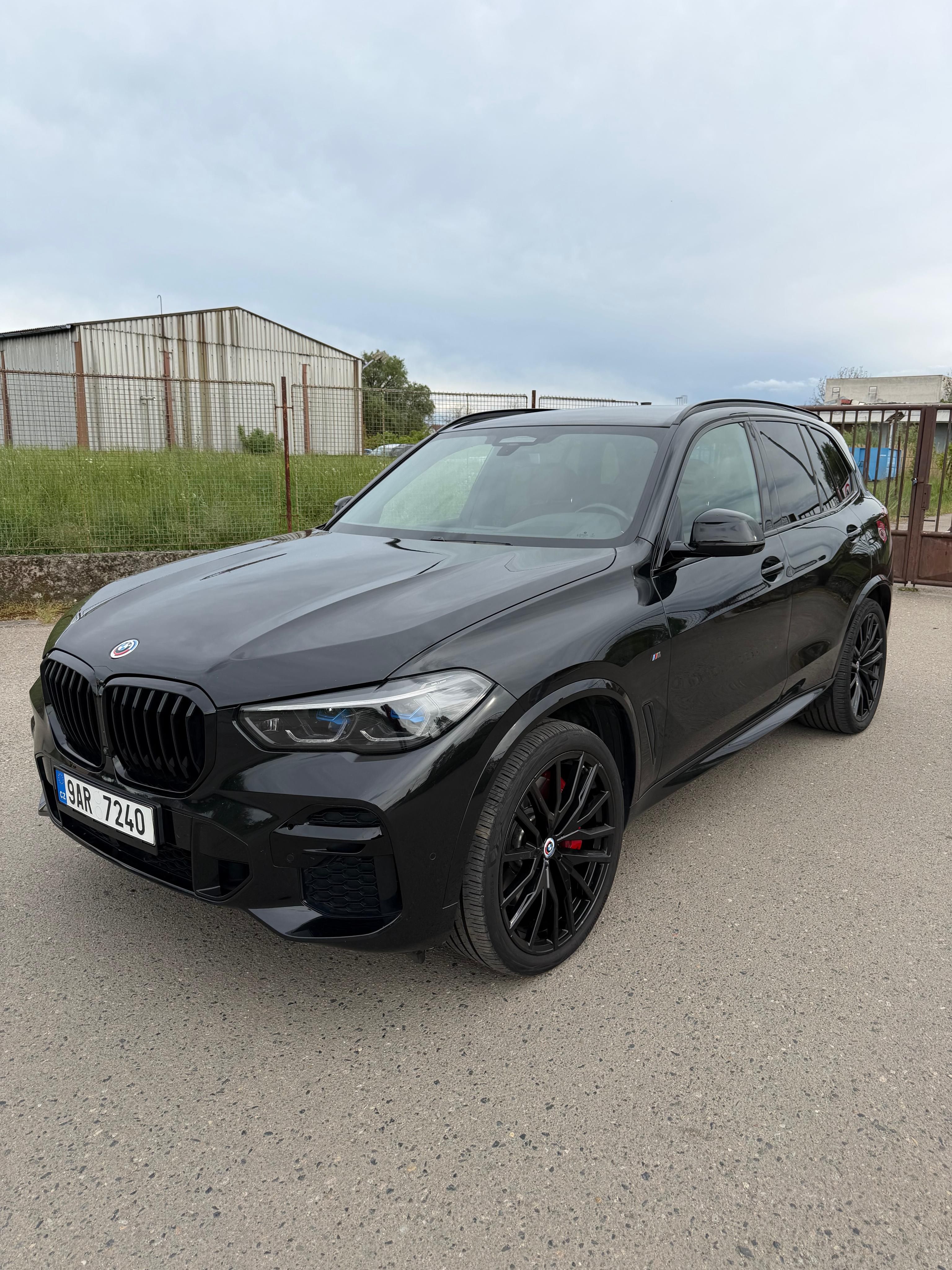 BMW X5, BMW X5 M50i