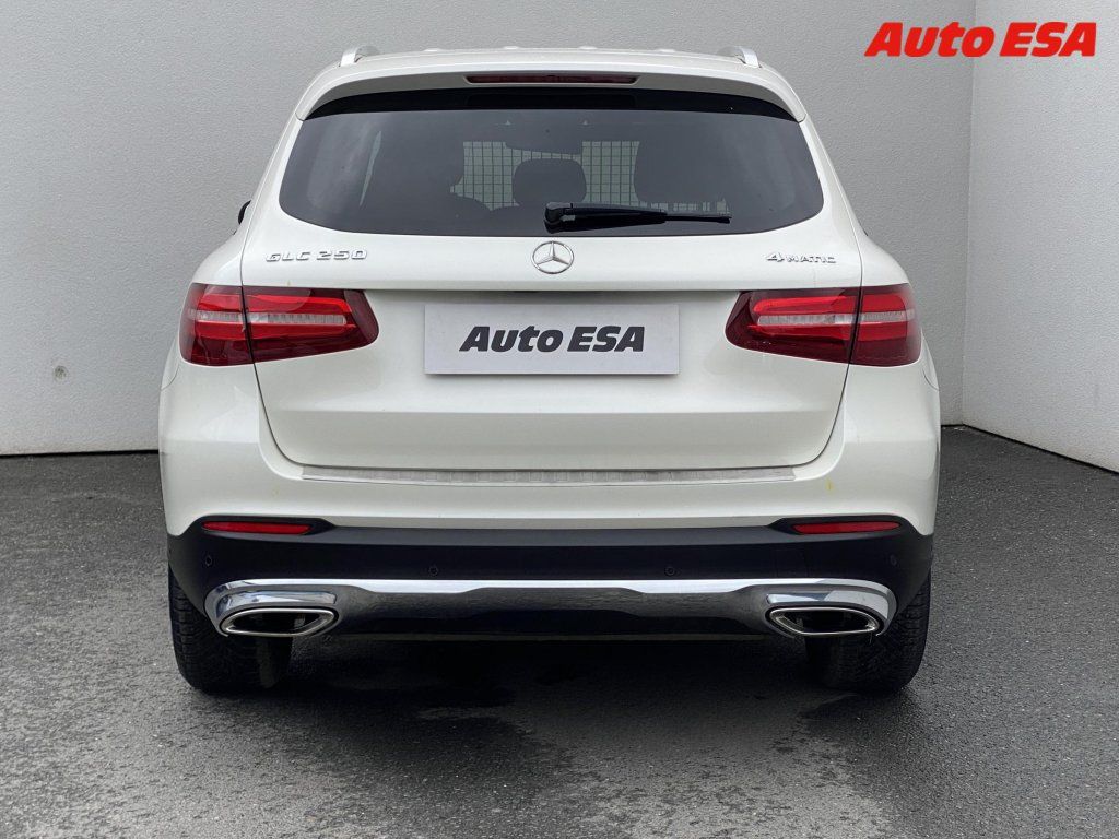 Mercedes-Benz GLC, 2.0 250,ano - fotka 5