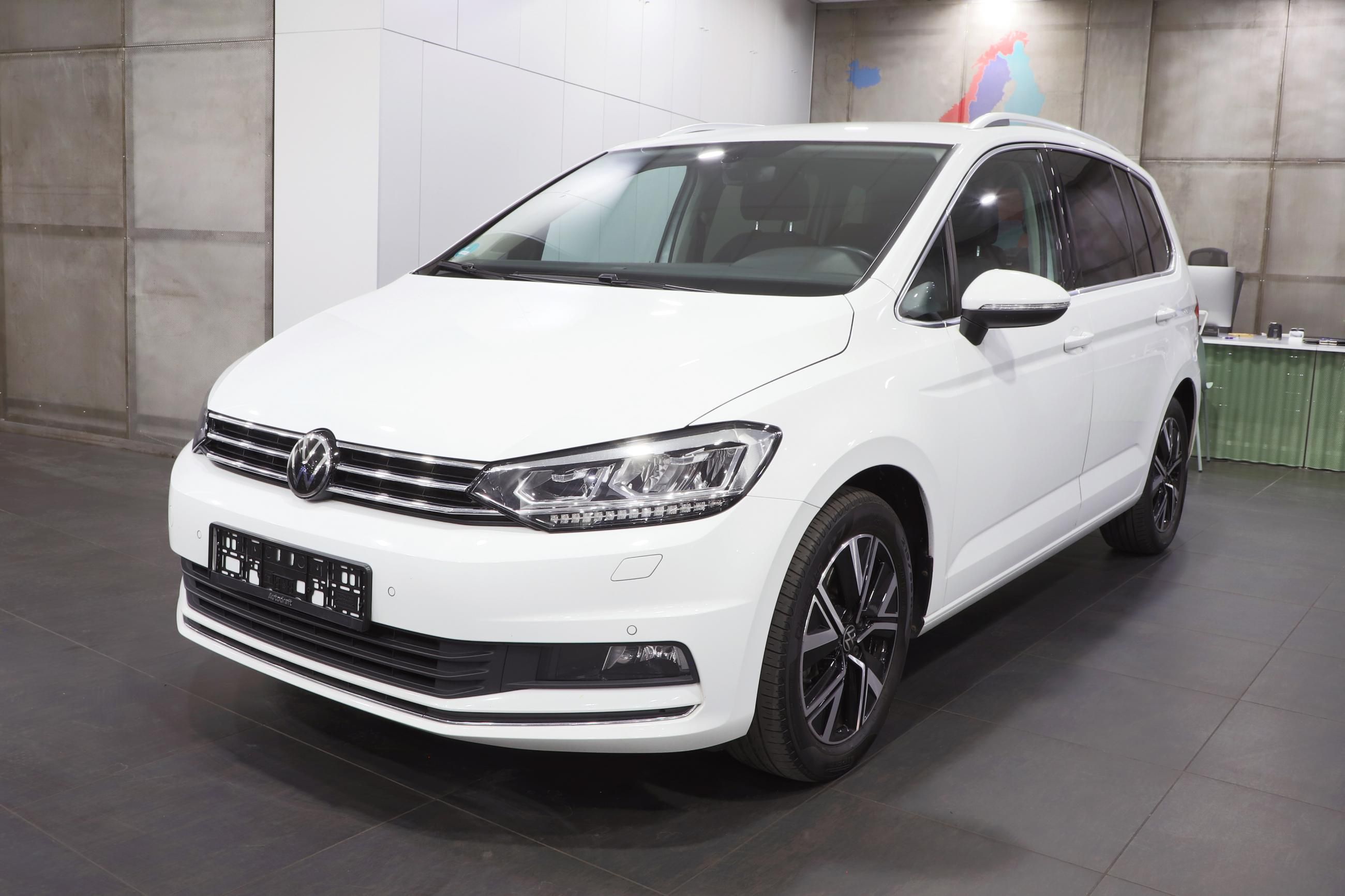 Volkswagen Touran, 2.0 TDI 110kW DSG - fotka 2
