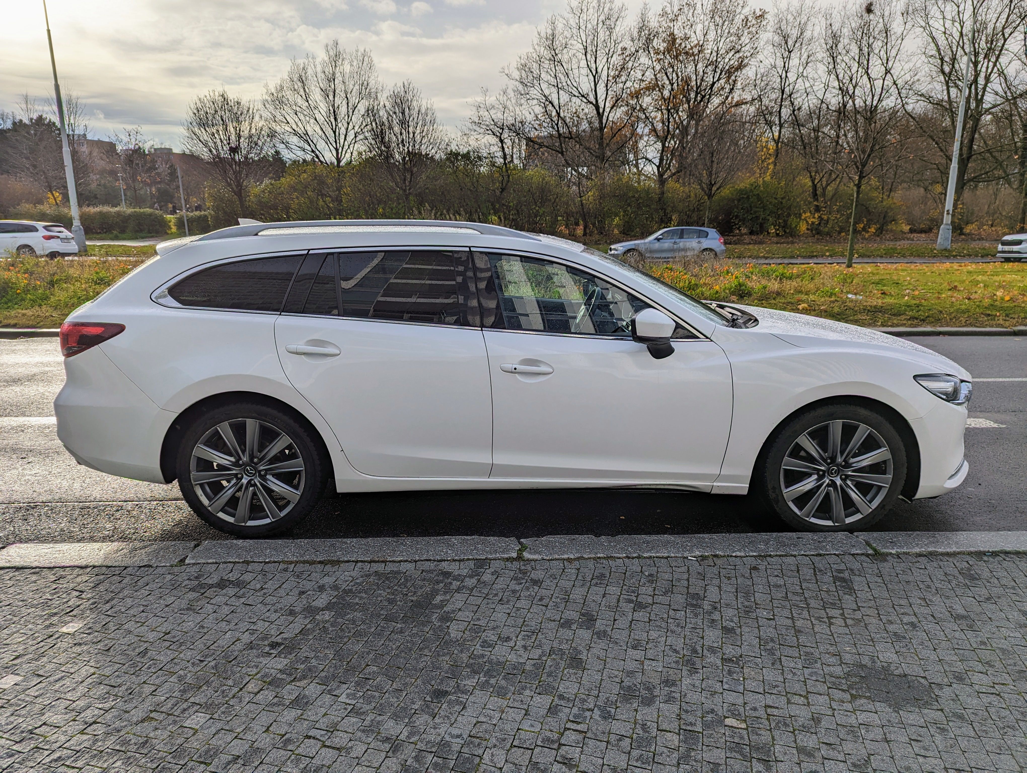 Mazda 6, 2.2 D, 360,AUTOMAT,TOP VYBAVA - fotka 5