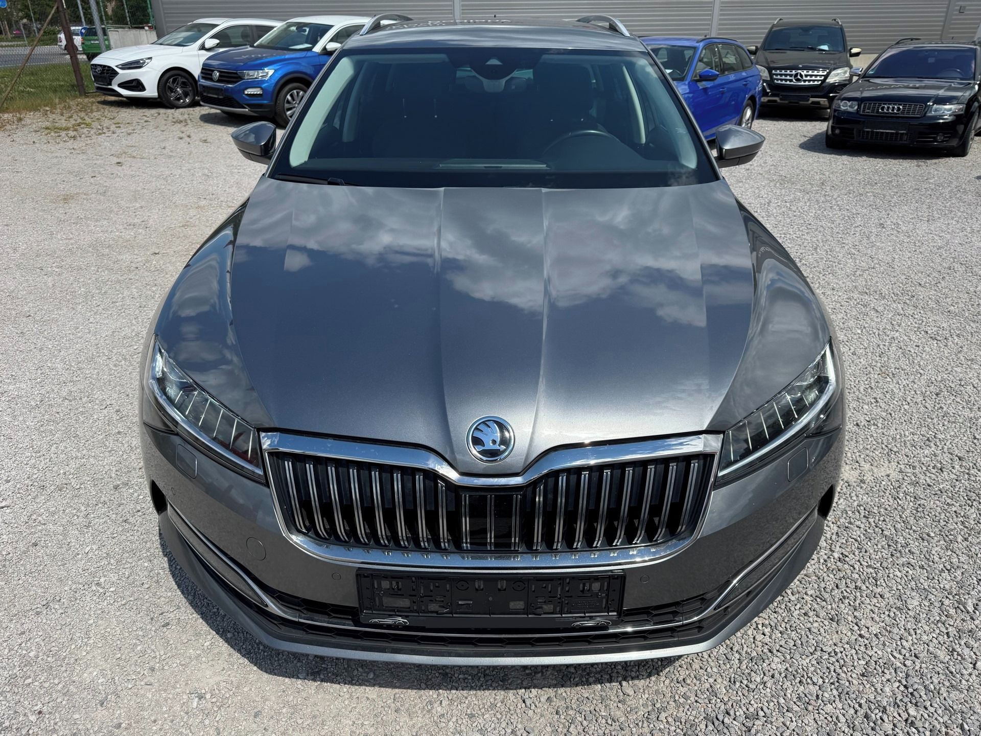 Škoda Superb, 2.0 TDi DSG ALU-18 MATRIX LED - fotka 2