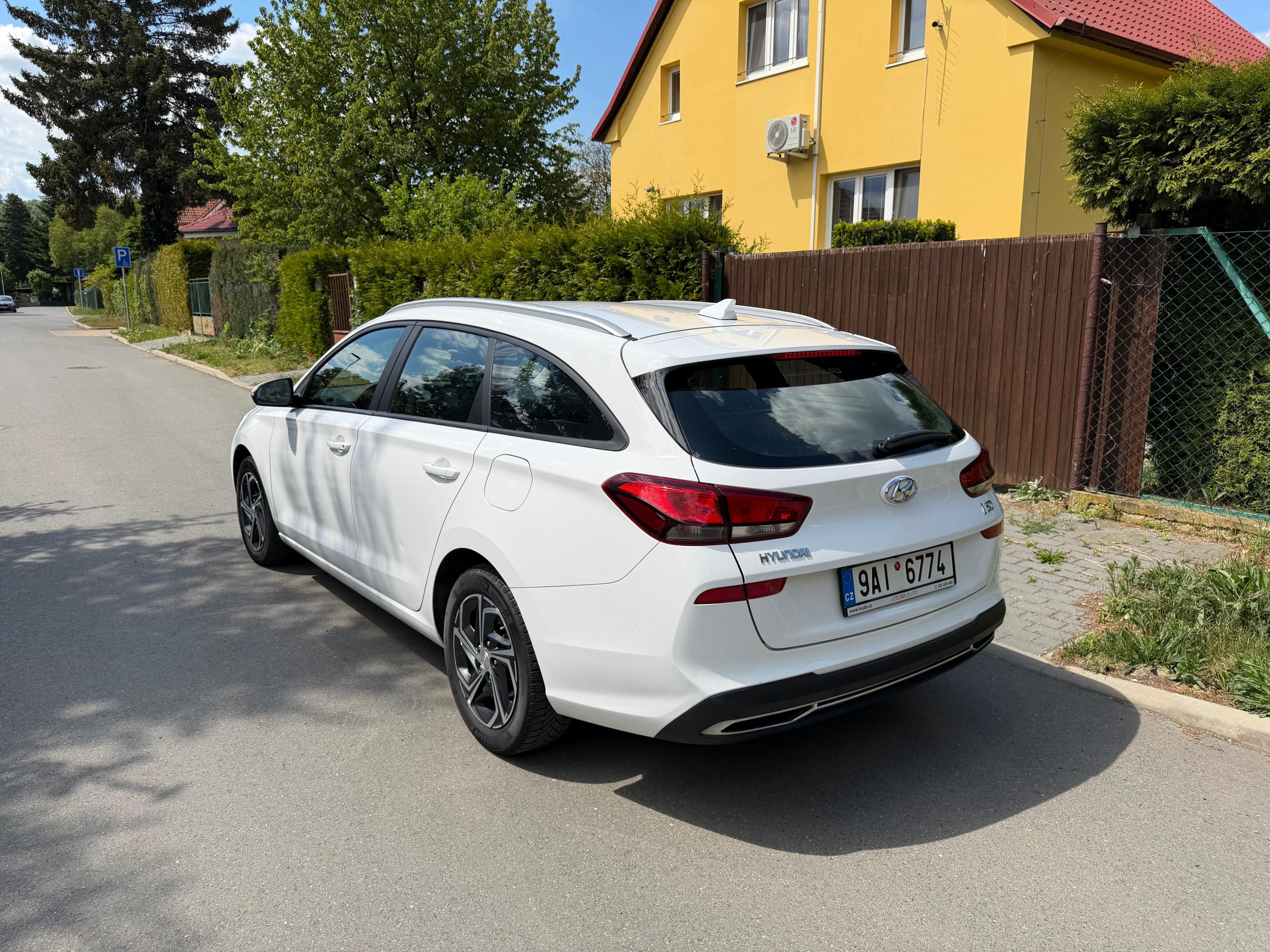 Hyundai i30, 1.5 benzin, původ ČR, serviska - fotka 4