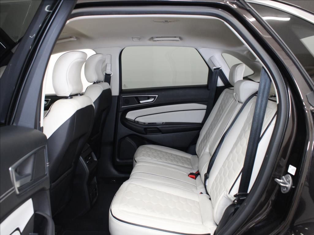Ford Edge, 2,0 TDCi 154kW Vignale WEBASTO - fotka 6
