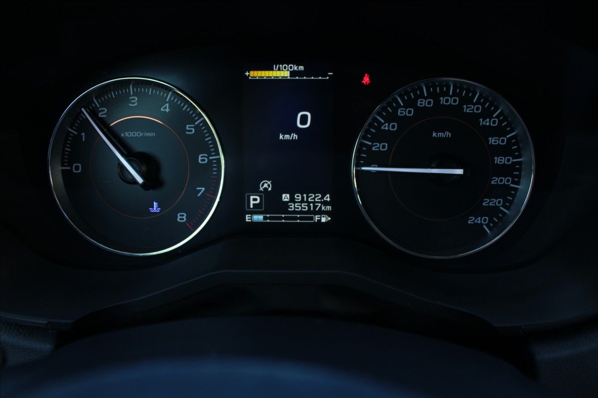Subaru XV, 1,6 i  1.MAJ,A/T,DPH,EXECUTIVE - fotka 6