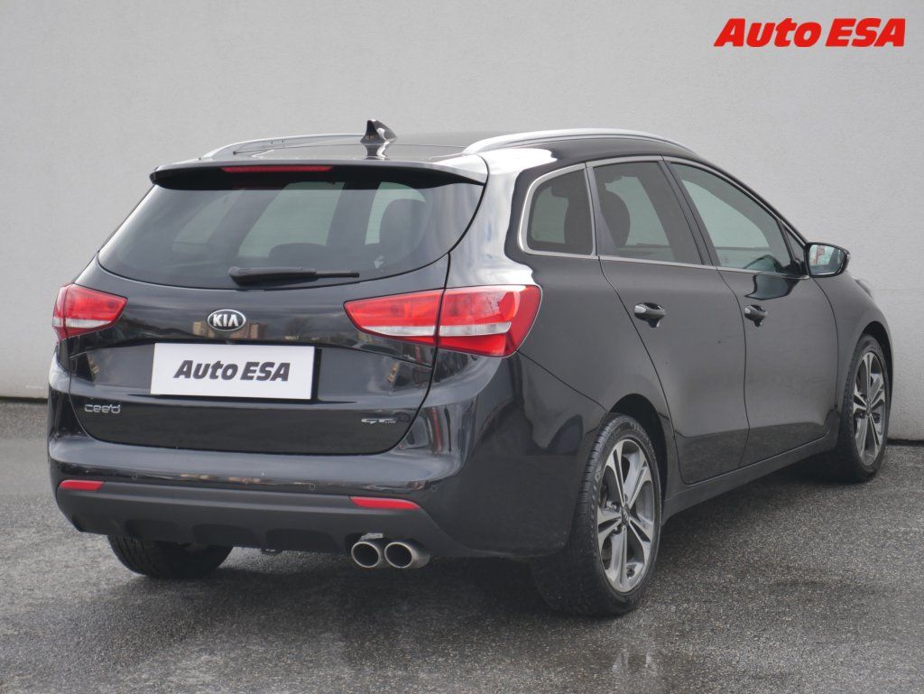 Kia Cee´d, 1.6CRDi,2.maj,ČR,GT Line - fotka 4