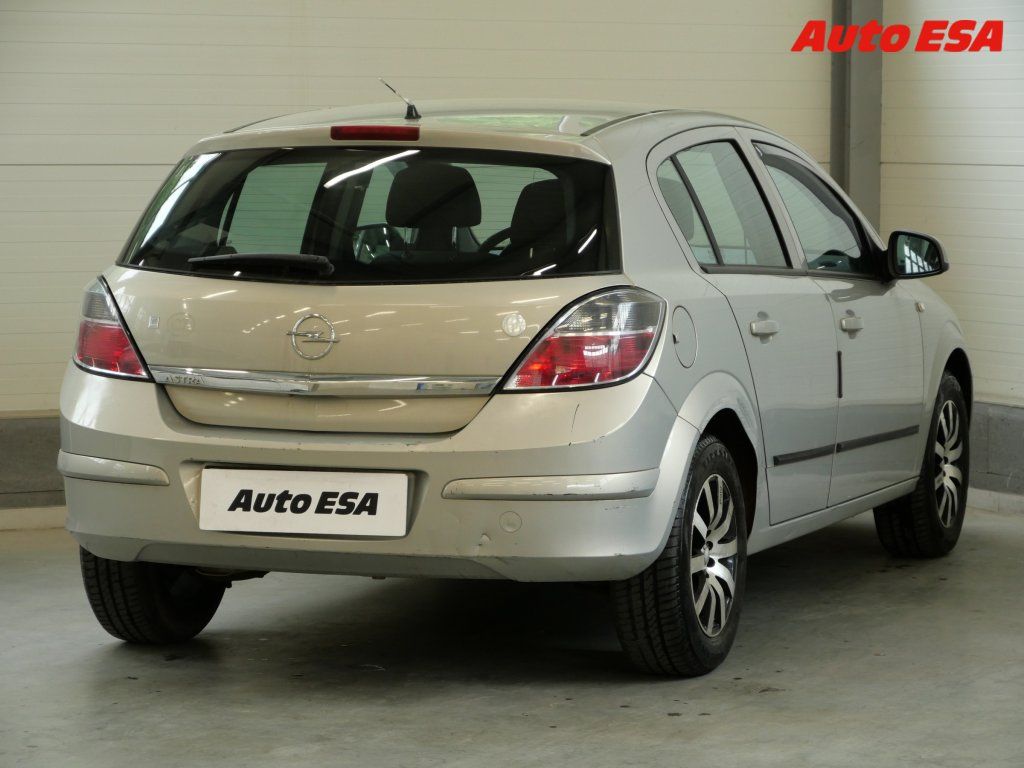 Opel Astra, 1.4 16V,1.maj,ČR,Klima - fotka 4