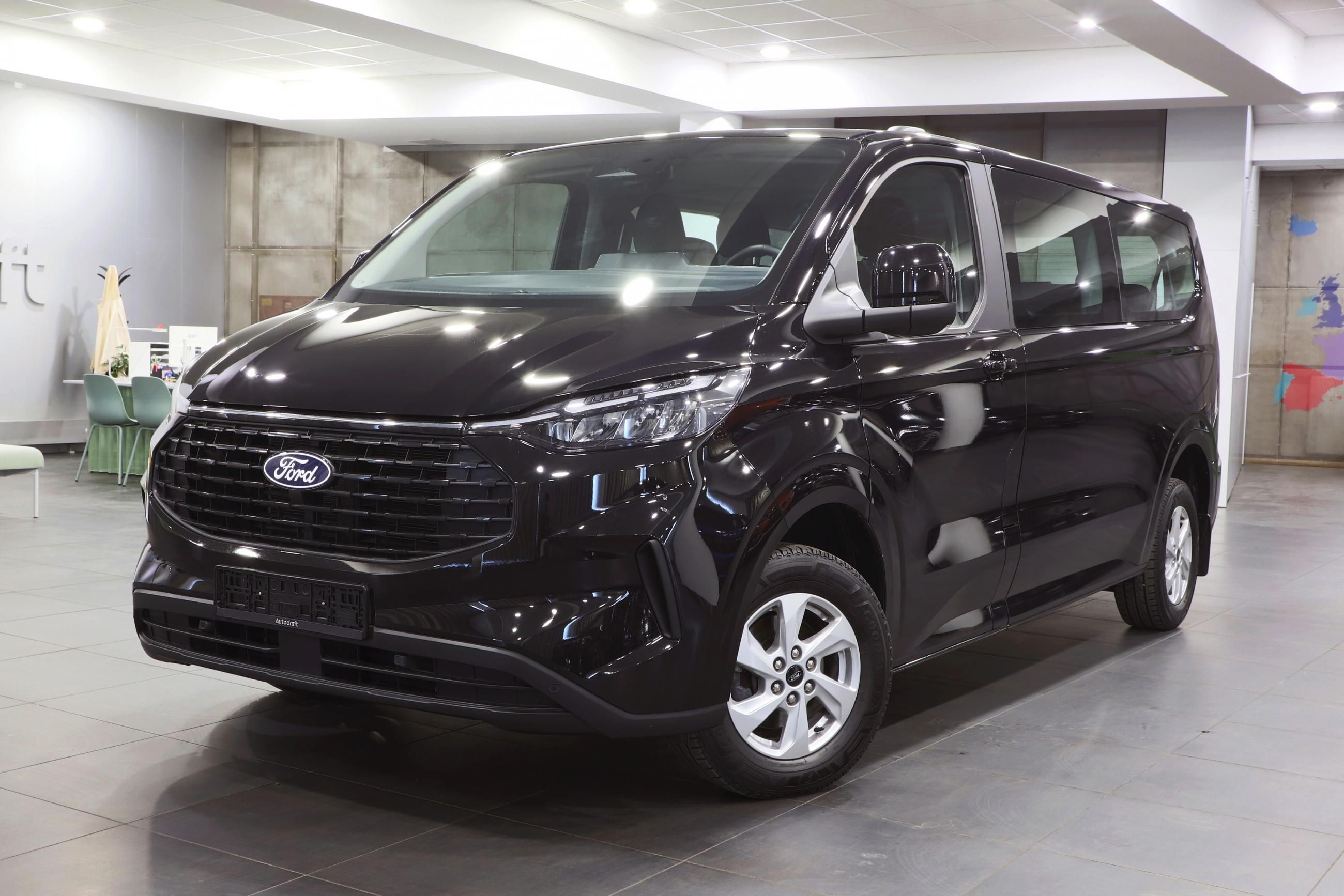 Ford Tourneo Custom, 2.0 100kW / 9-míst / Tažné - fotka 2