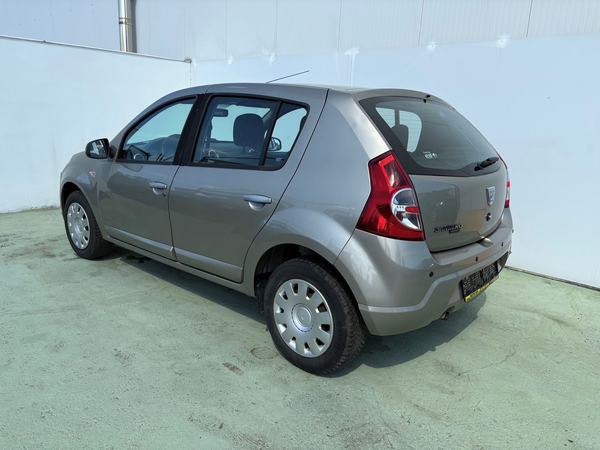Dacia Sandero, 1.6i, 64kW, Klima, Senzory - fotka 4