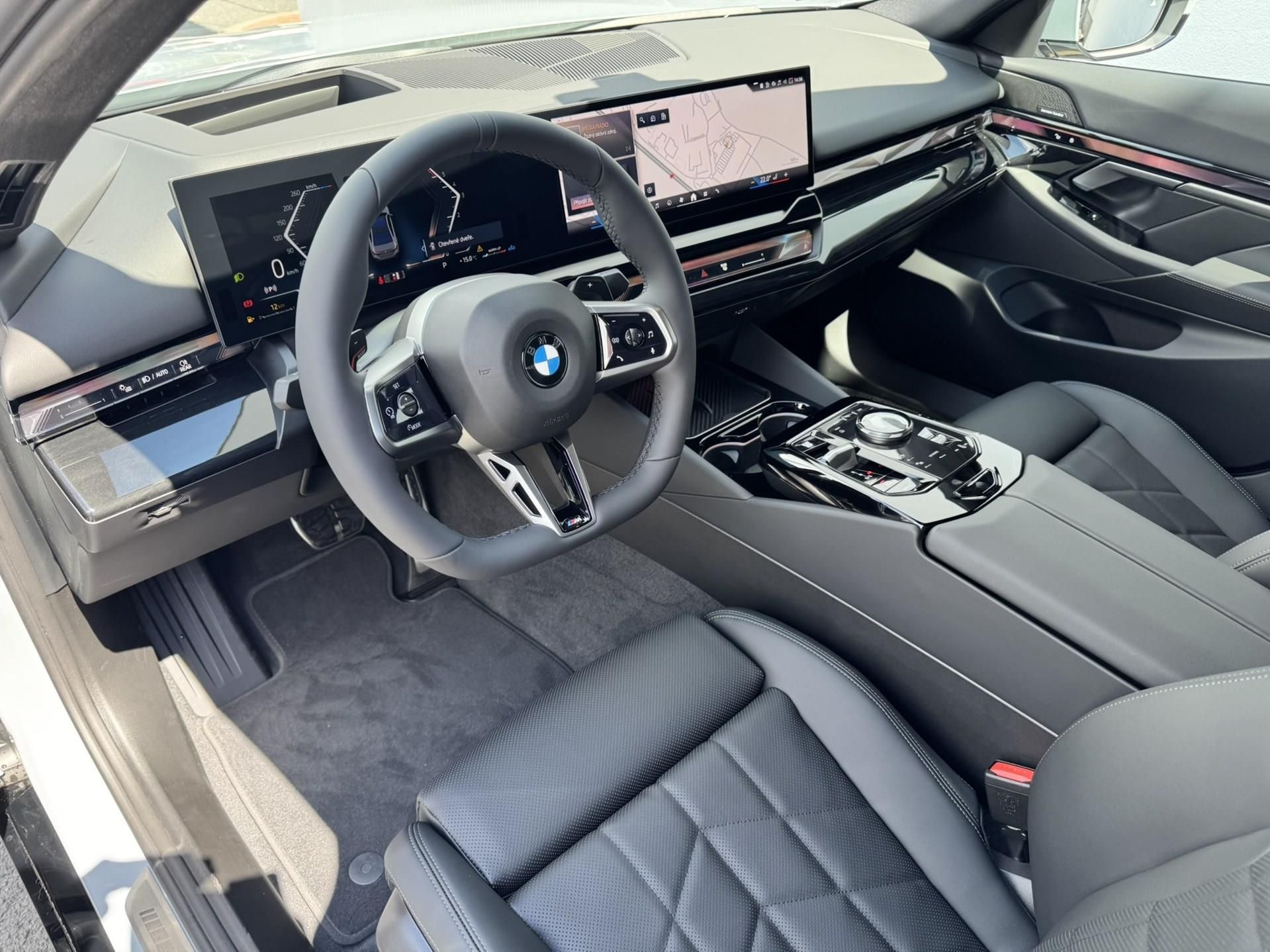BMW Řada 5, 540d xDrive Sedan - fotka 5