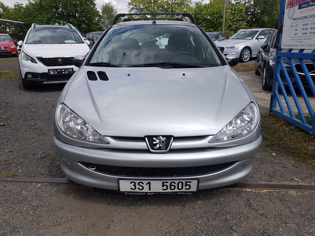 Peugeot 206, 1.1i NOVÁ STK - fotka 2