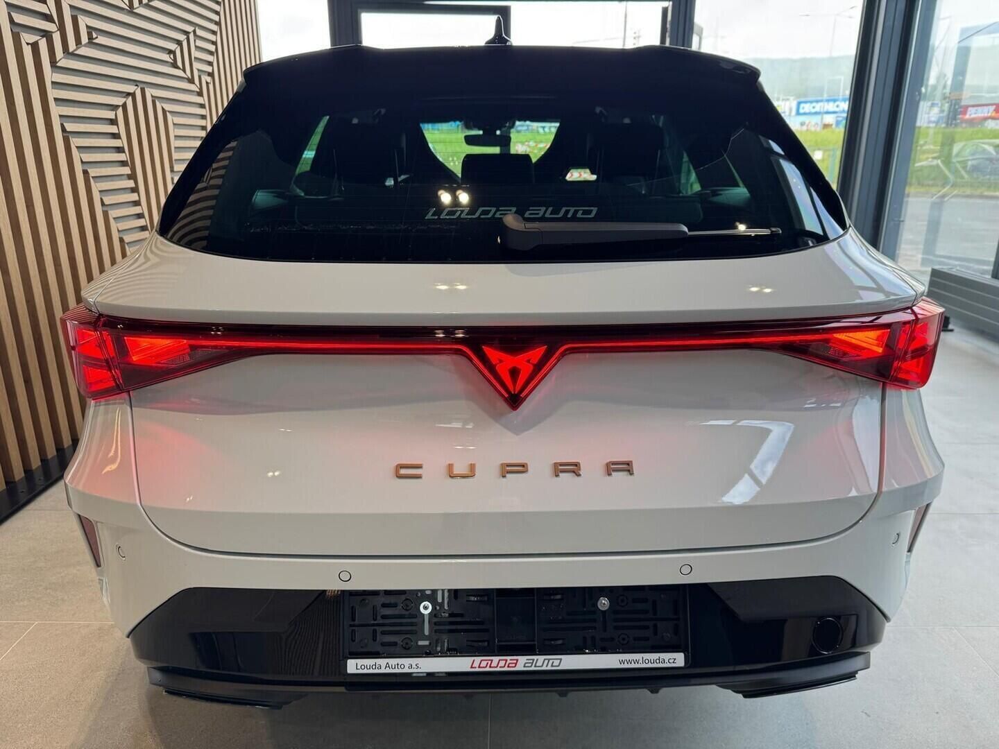 Cupra Leon, SP 2.0 TSI 4WD 150 kW - fotka 5