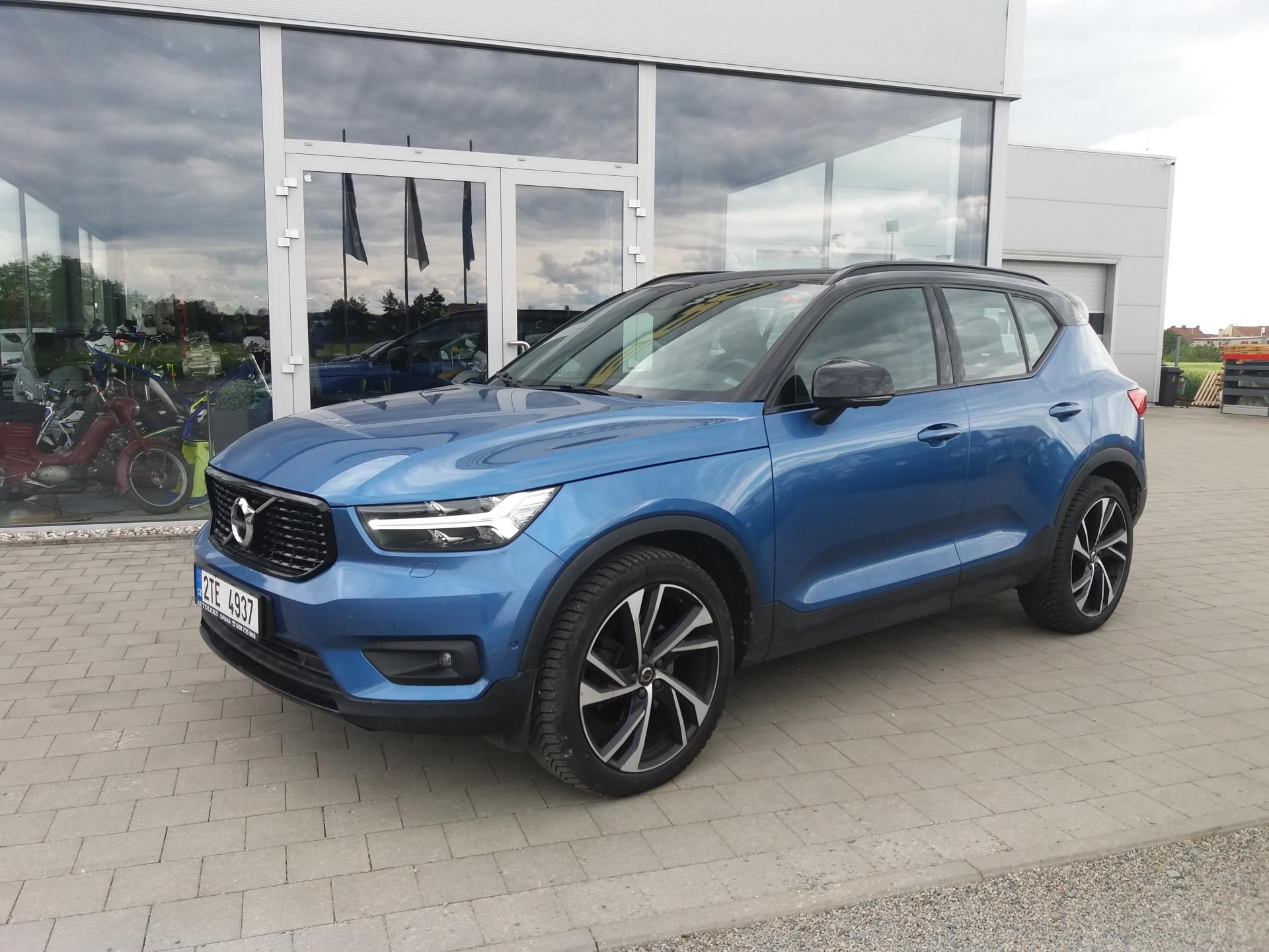 Volvo XC40, 2.0D4,140kW,AWD R- DESIGN !!